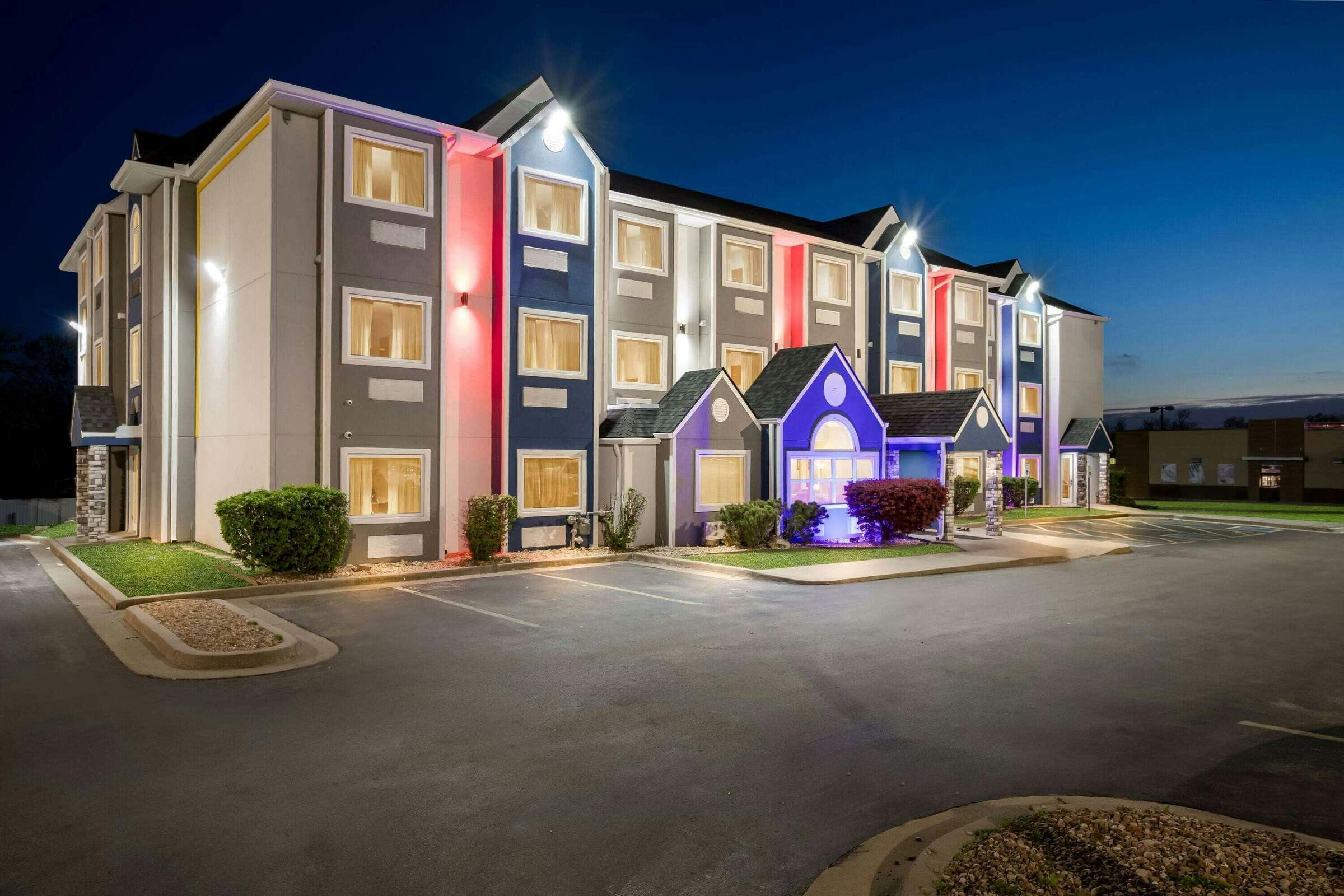 Hotel Microtel Inn & Suites by Wyndham Tulsa / Catoosa Route 66 photo 4