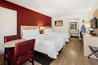 Hotel Red Roof PLUS+ & Suites Naples Downtown-5th Ave S photo 1