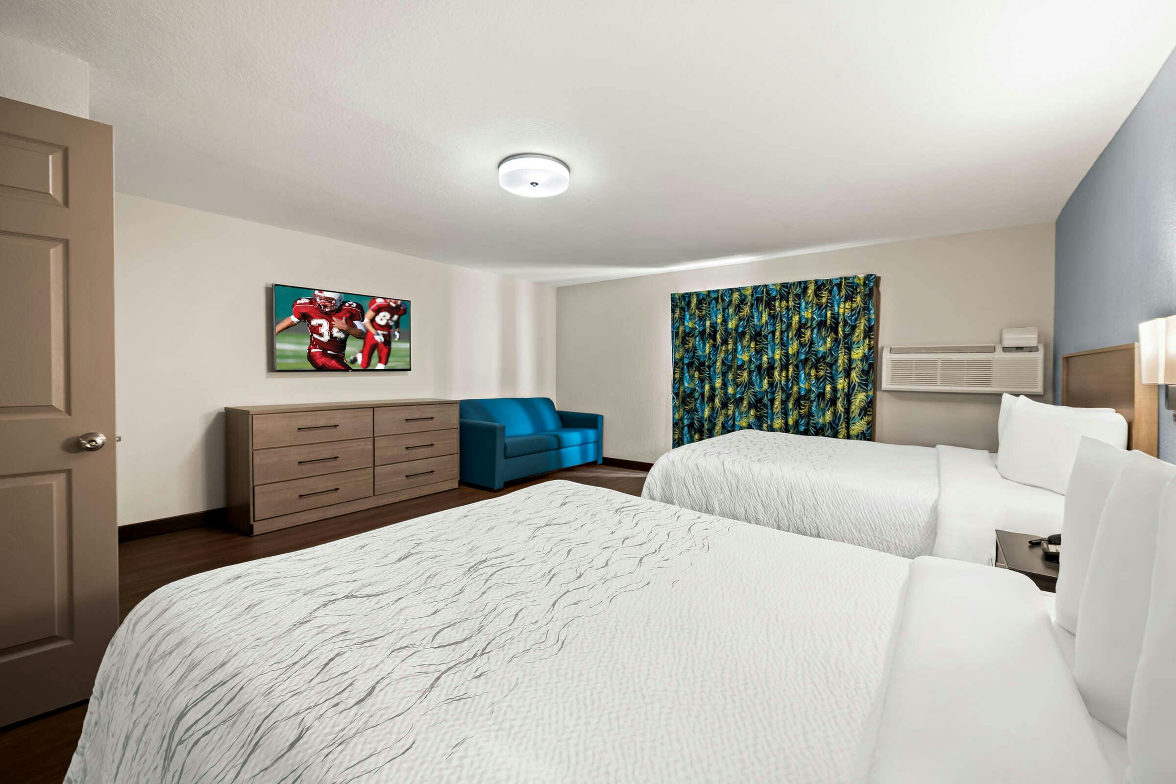 Hotel Red Roof PLUS+ & Suites Naples Downtown-5th Ave S photo 5