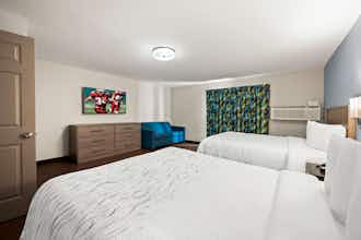 Hotel Red Roof PLUS+ & Suites Naples Downtown-5th Ave S photo 5