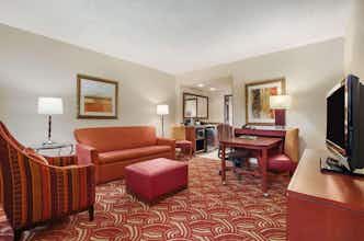 Hotel Embassy Suites by Hilton San Marcos Hotel Conference Center photo 3