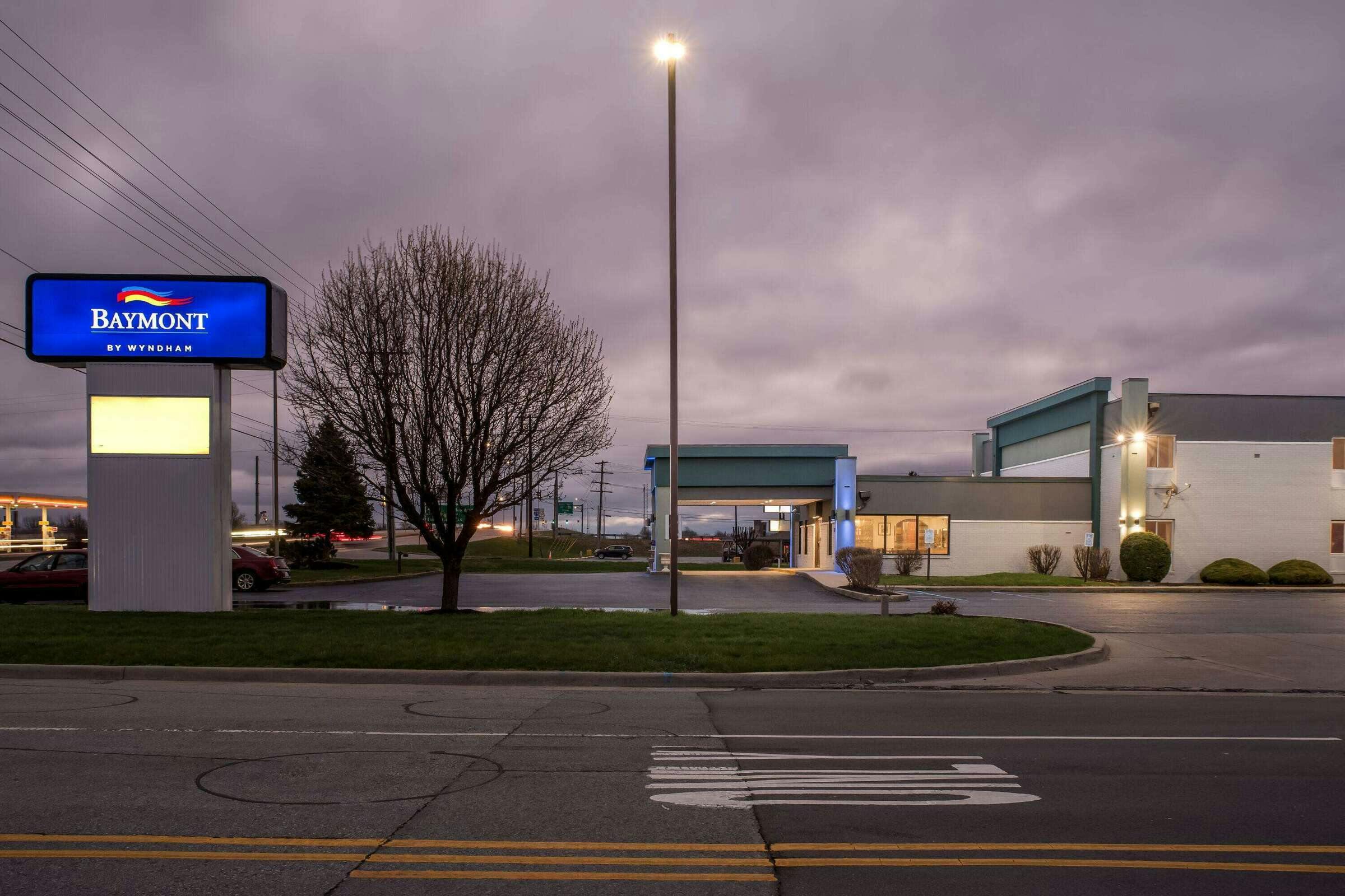 Hotel Baymont by Wyndham Lebanon IN photo 1