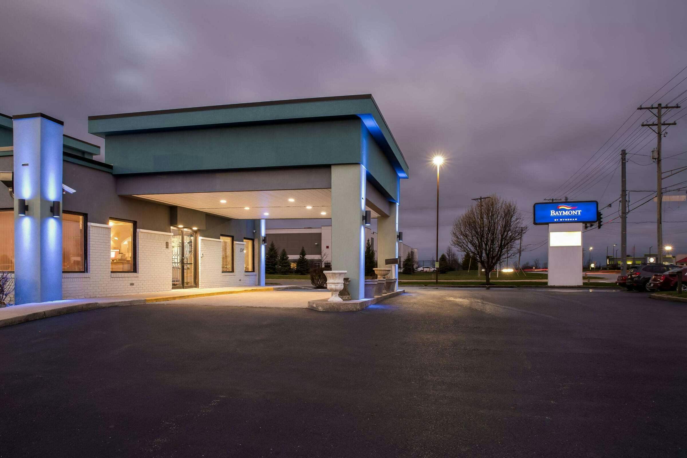 Hotel Baymont by Wyndham Lebanon IN photo 2