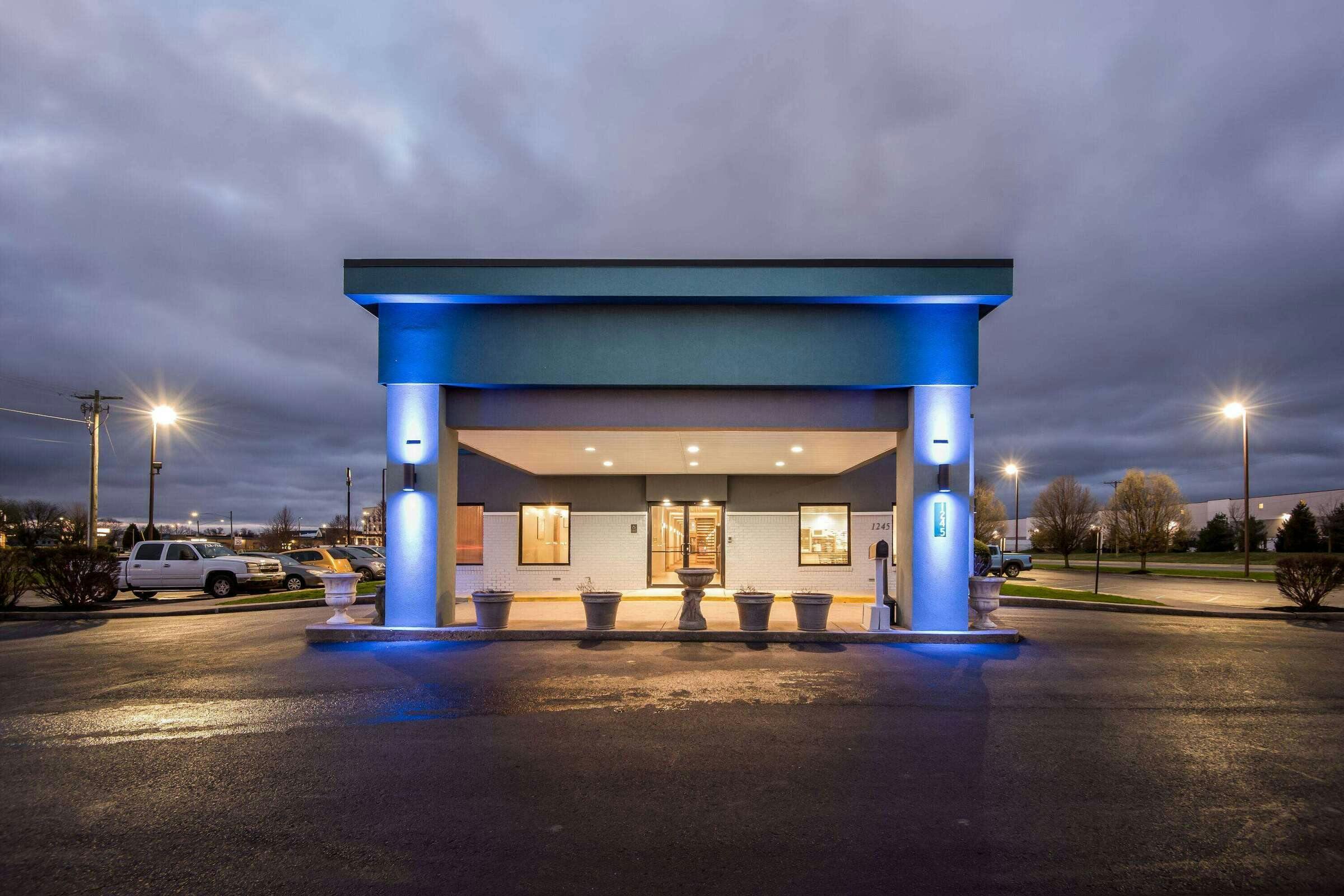 Hotel Baymont by Wyndham Lebanon IN photo 3