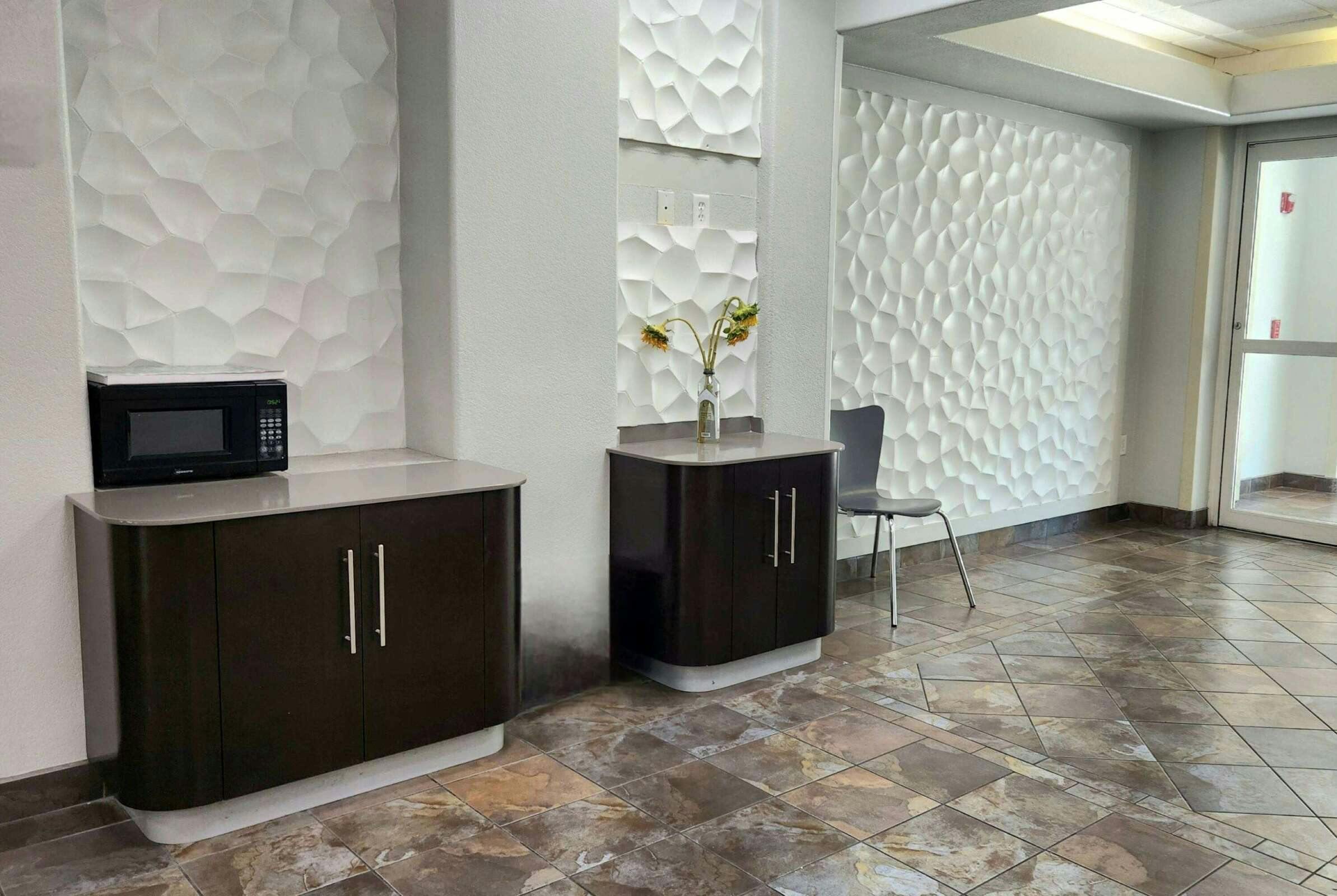 Hotel Baymont by Wyndham San Antonio Airport photo 2