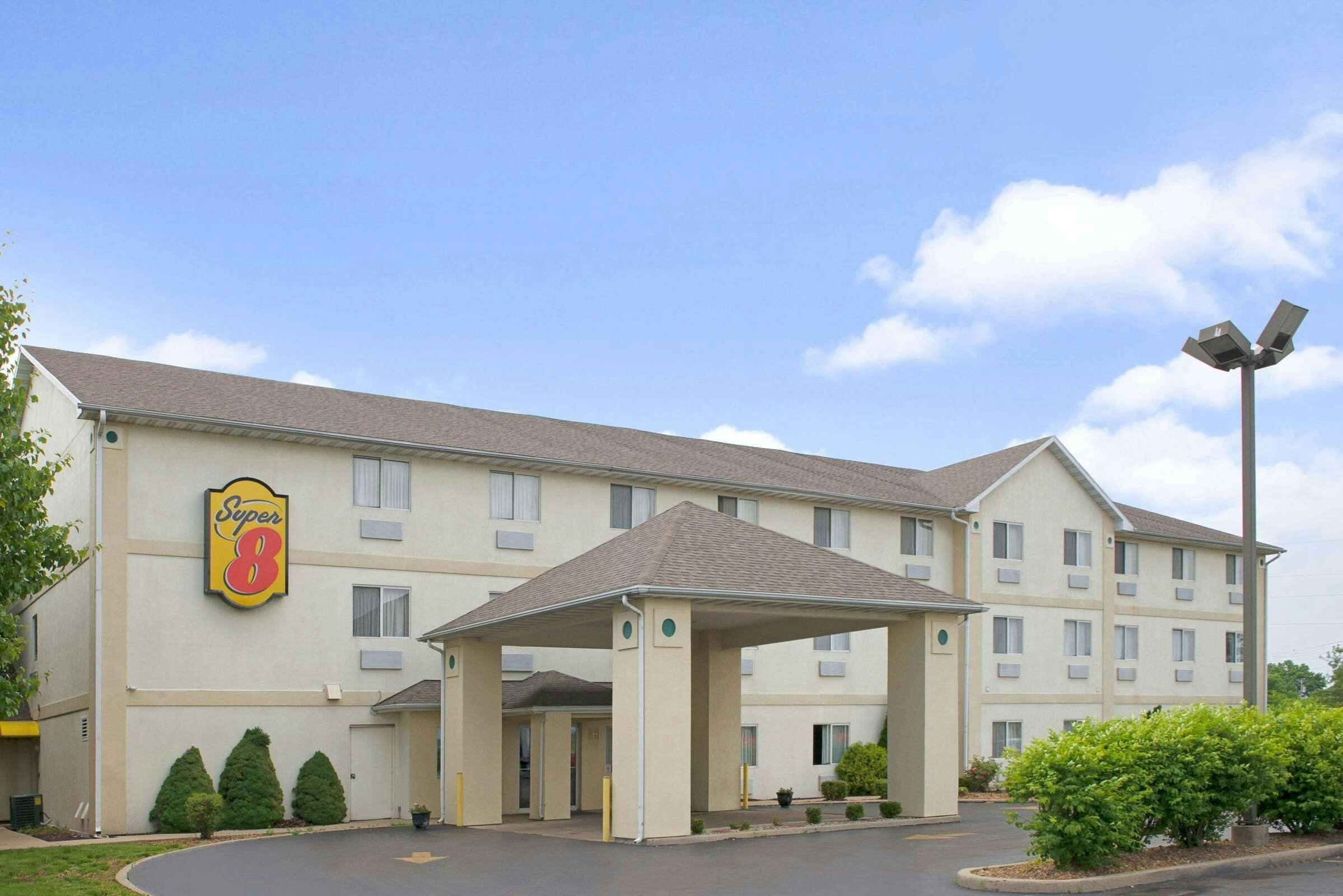 Super 8 Pontoon Beach IL