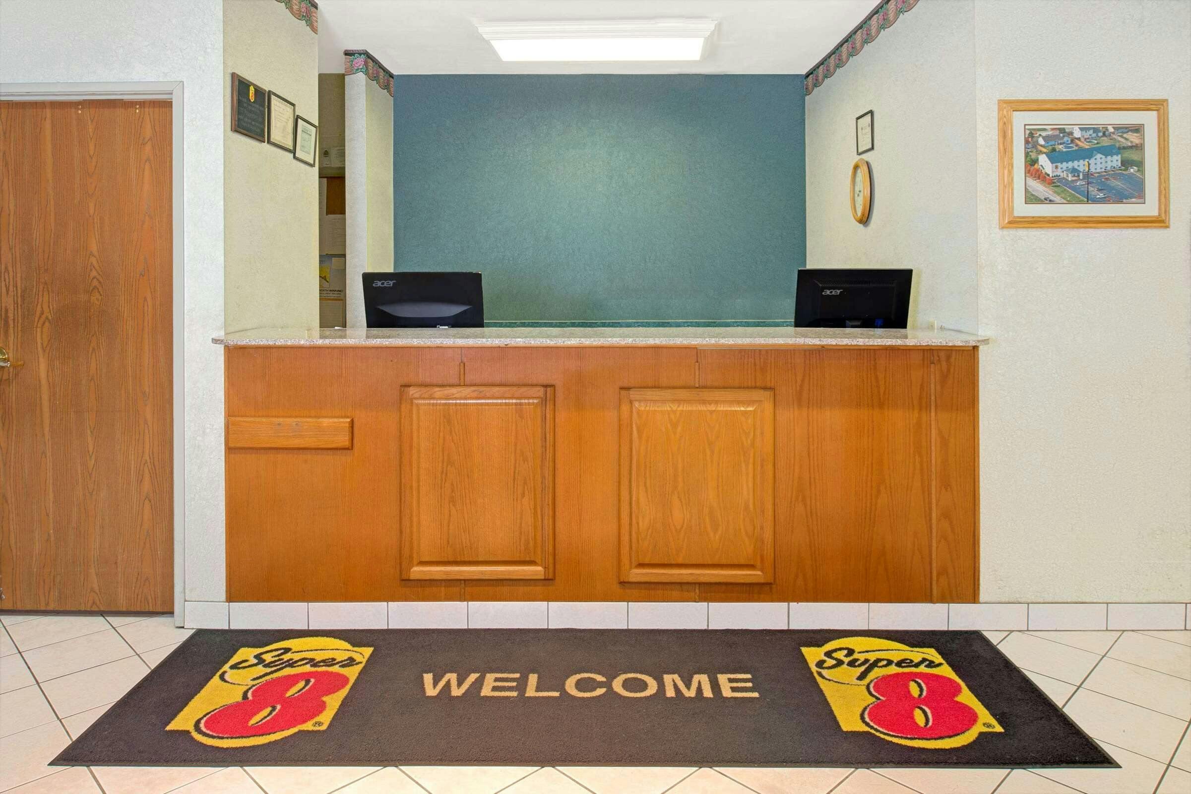 Hotel Super 8 Pontoon Beach IL photo 1