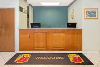 Hotel Super 8 Pontoon Beach IL photo 1