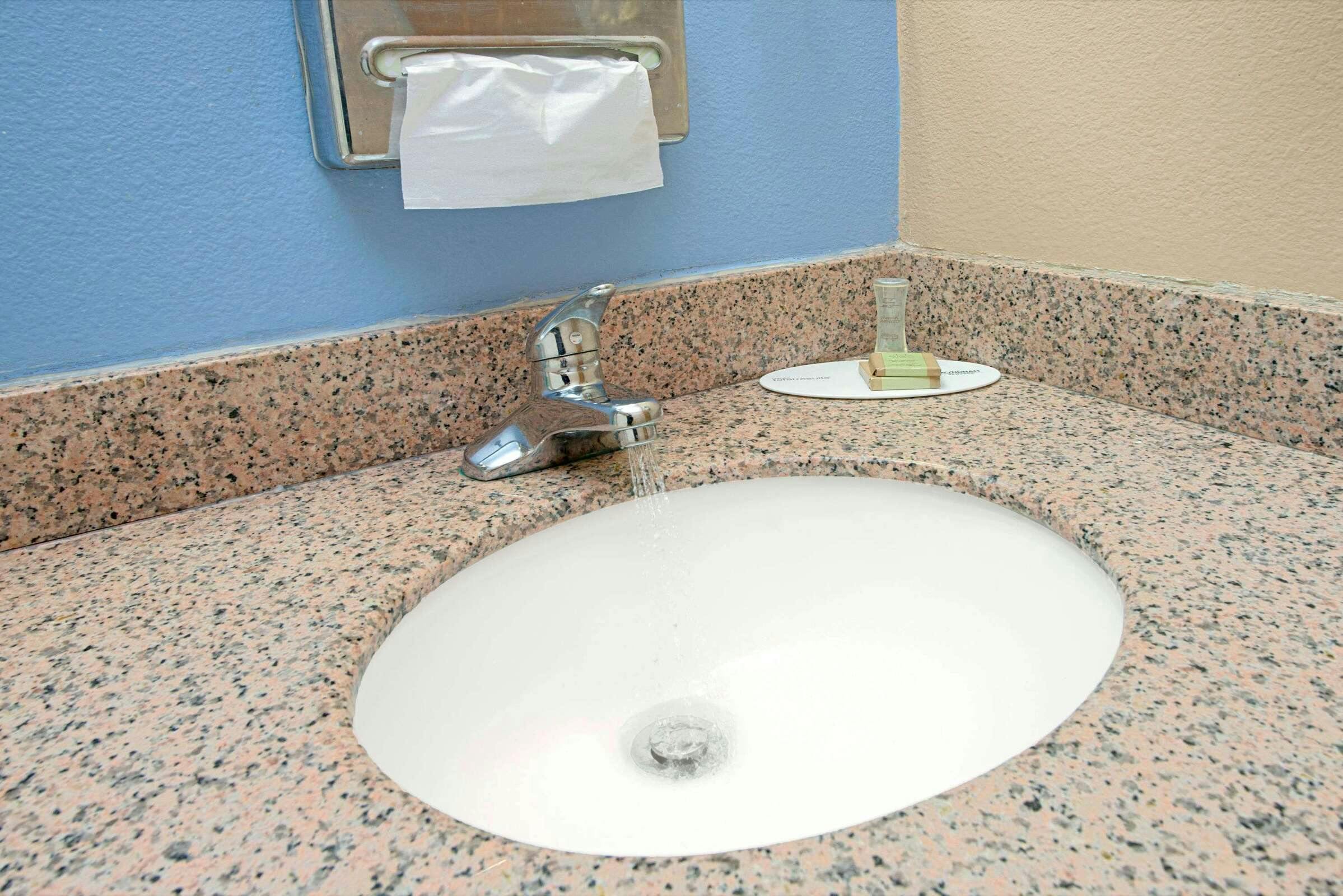 Hotel Super 8 Pontoon Beach IL photo 4
