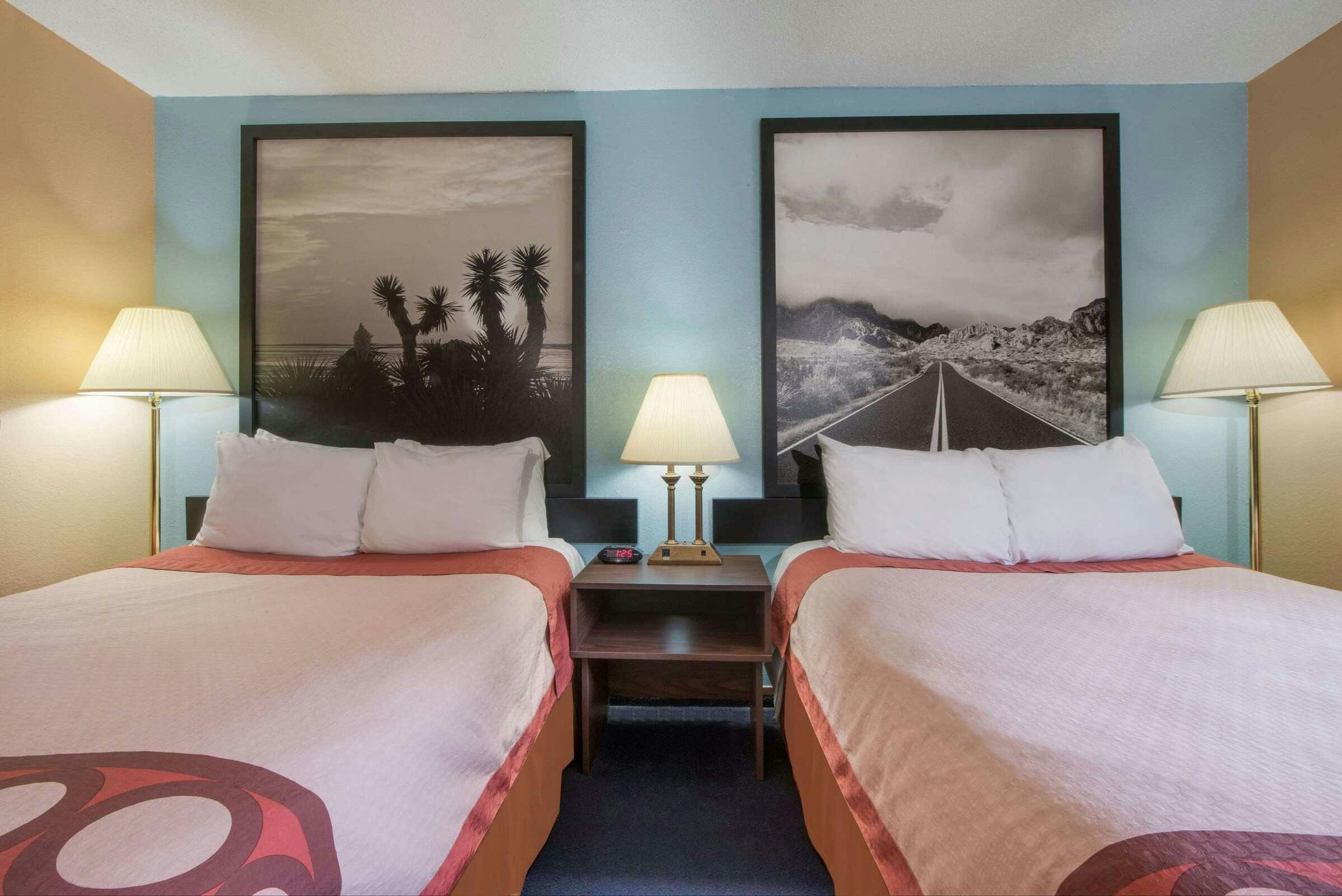 Hotel Super 8 by Wyndham College Station photo 3