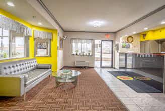 Hotel Super 8 by Wyndham Big Rapids photo 2