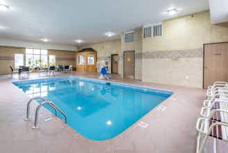 Hotel Super 8 by Wyndham Big Rapids photo 4