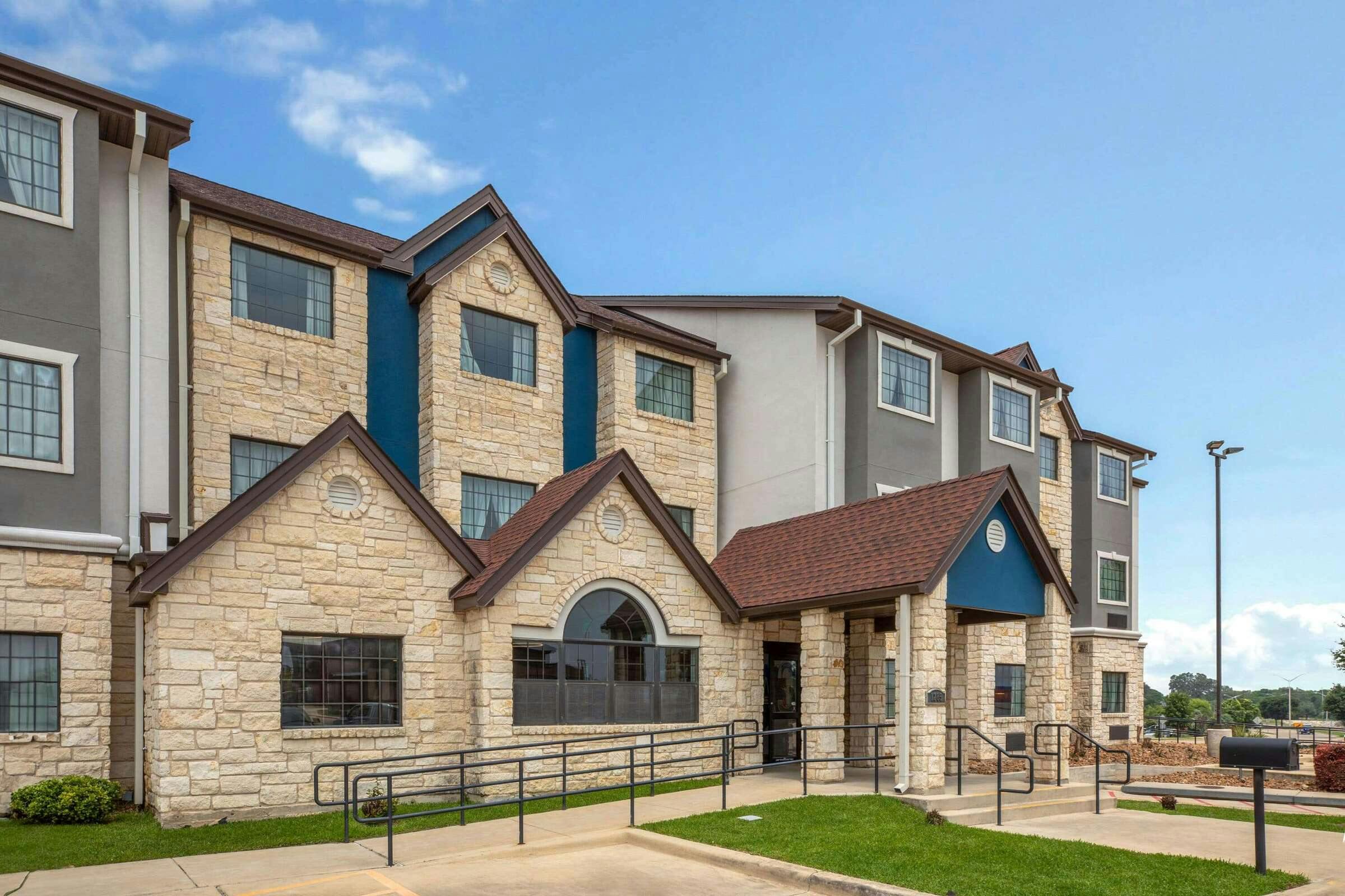 Microtel Buda Austin South
