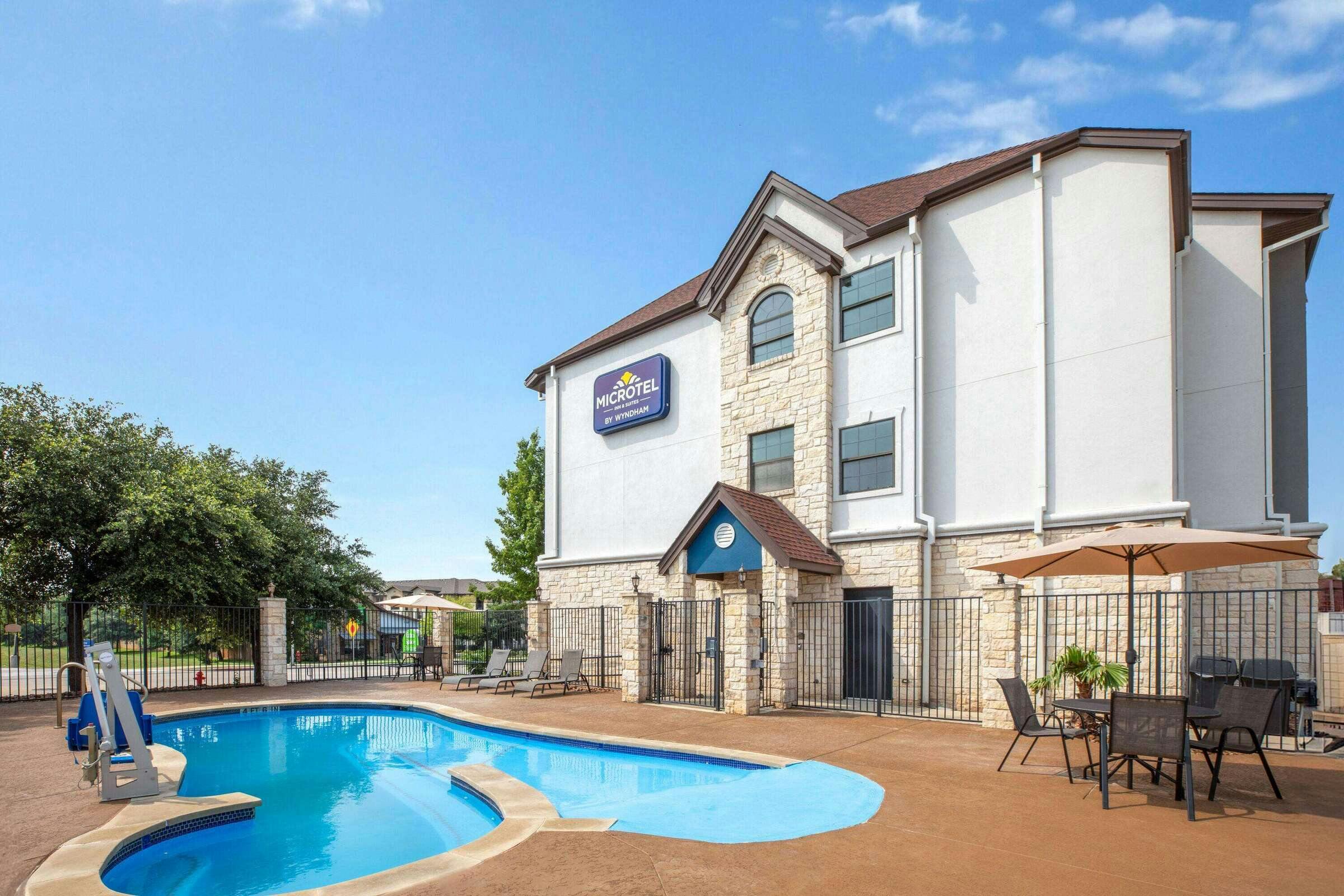 Hotel Microtel Buda Austin South photo 3