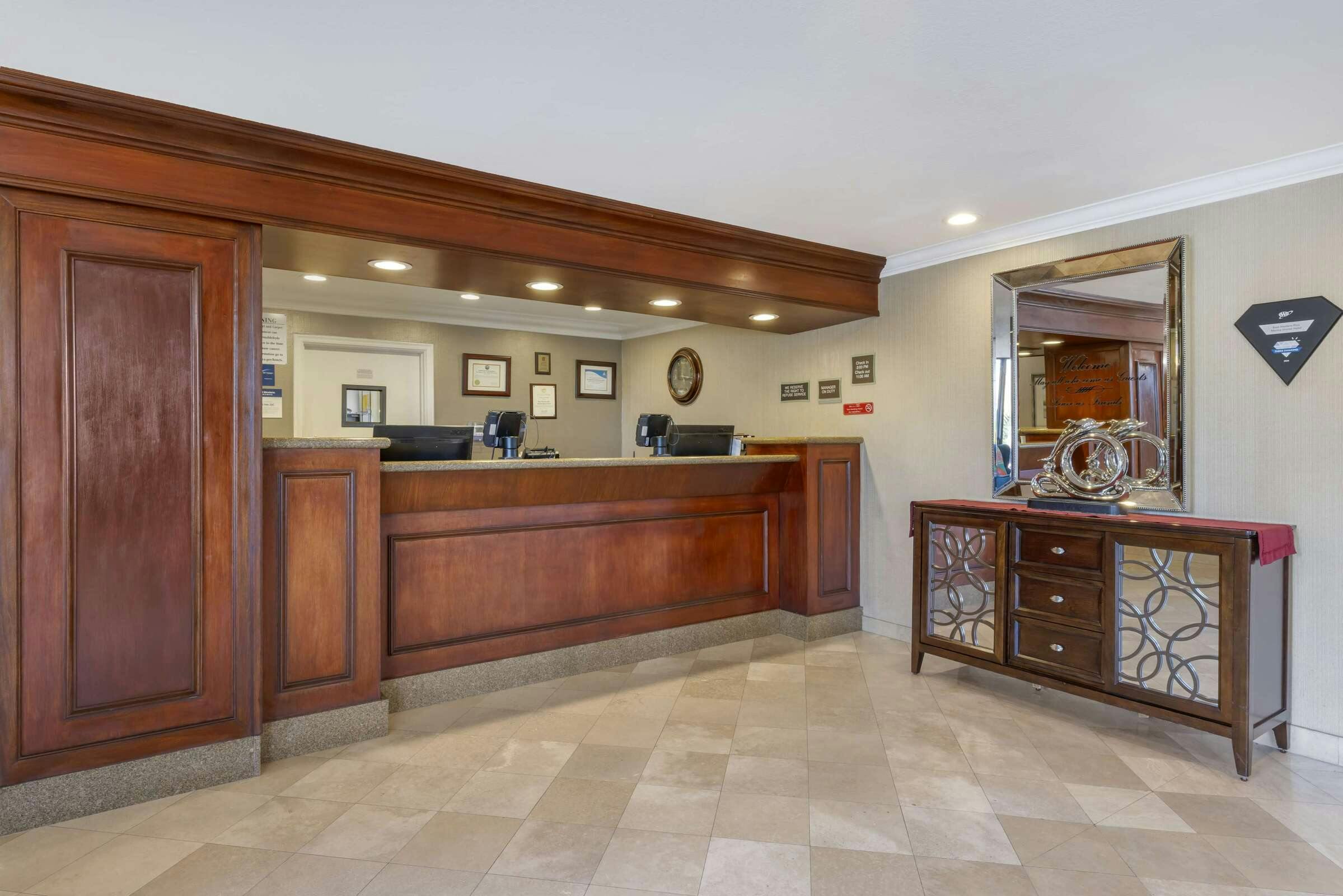 Hotel Best Western Plus Marina Shores Hotel photo 1