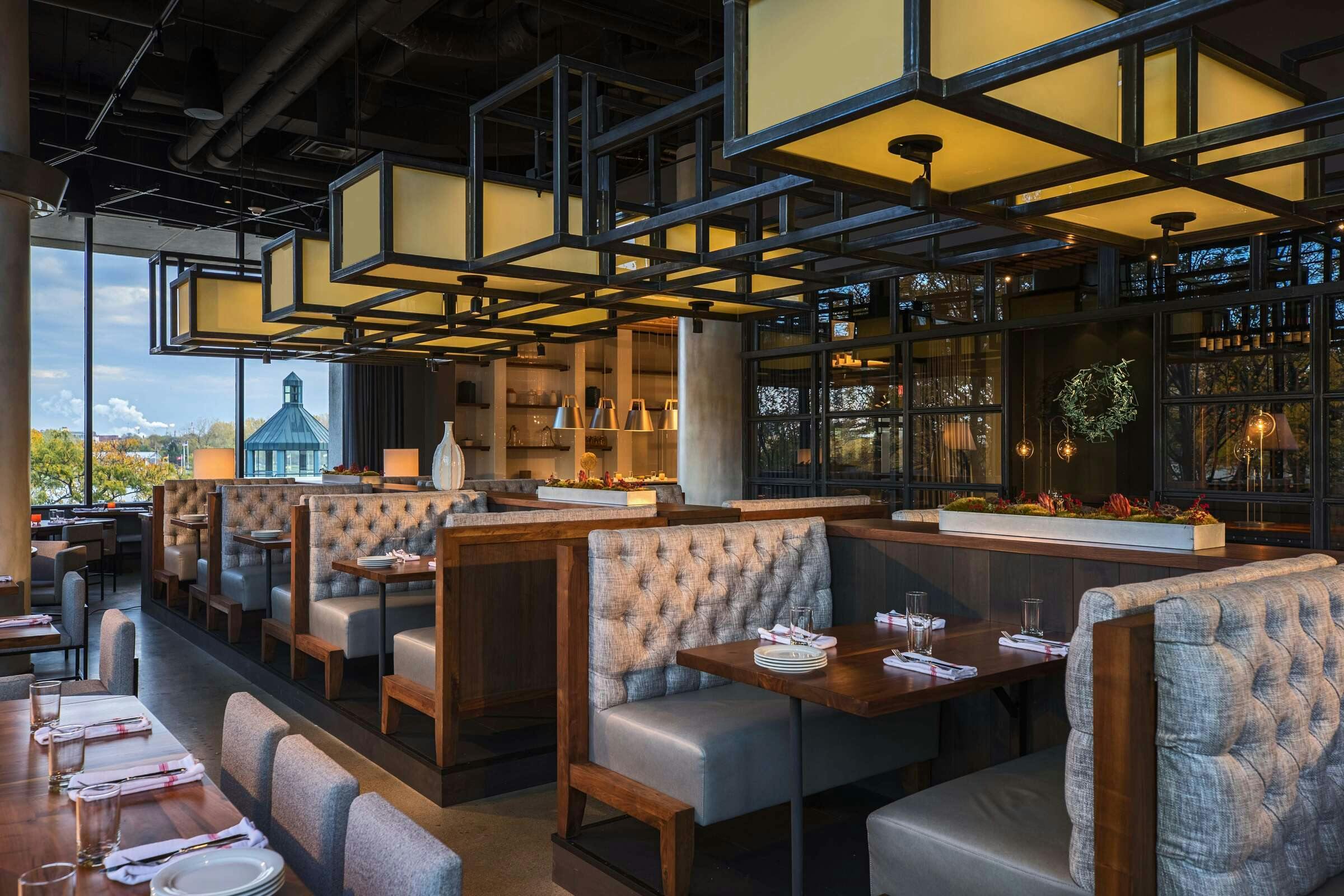 Hotel Renaissance Toledo Downtown photo 2