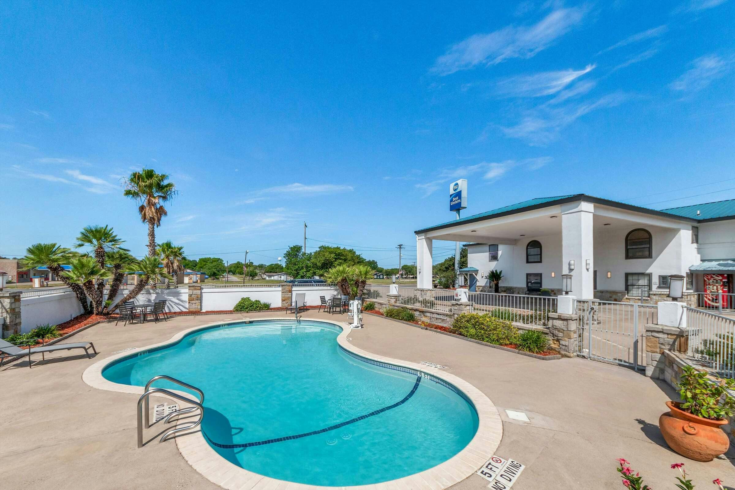 Hotel Best Western George West Executive Inn photo 1