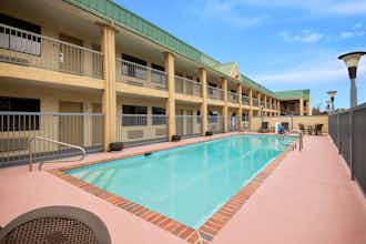 Hotel Best Western Cedar Inn photo 1