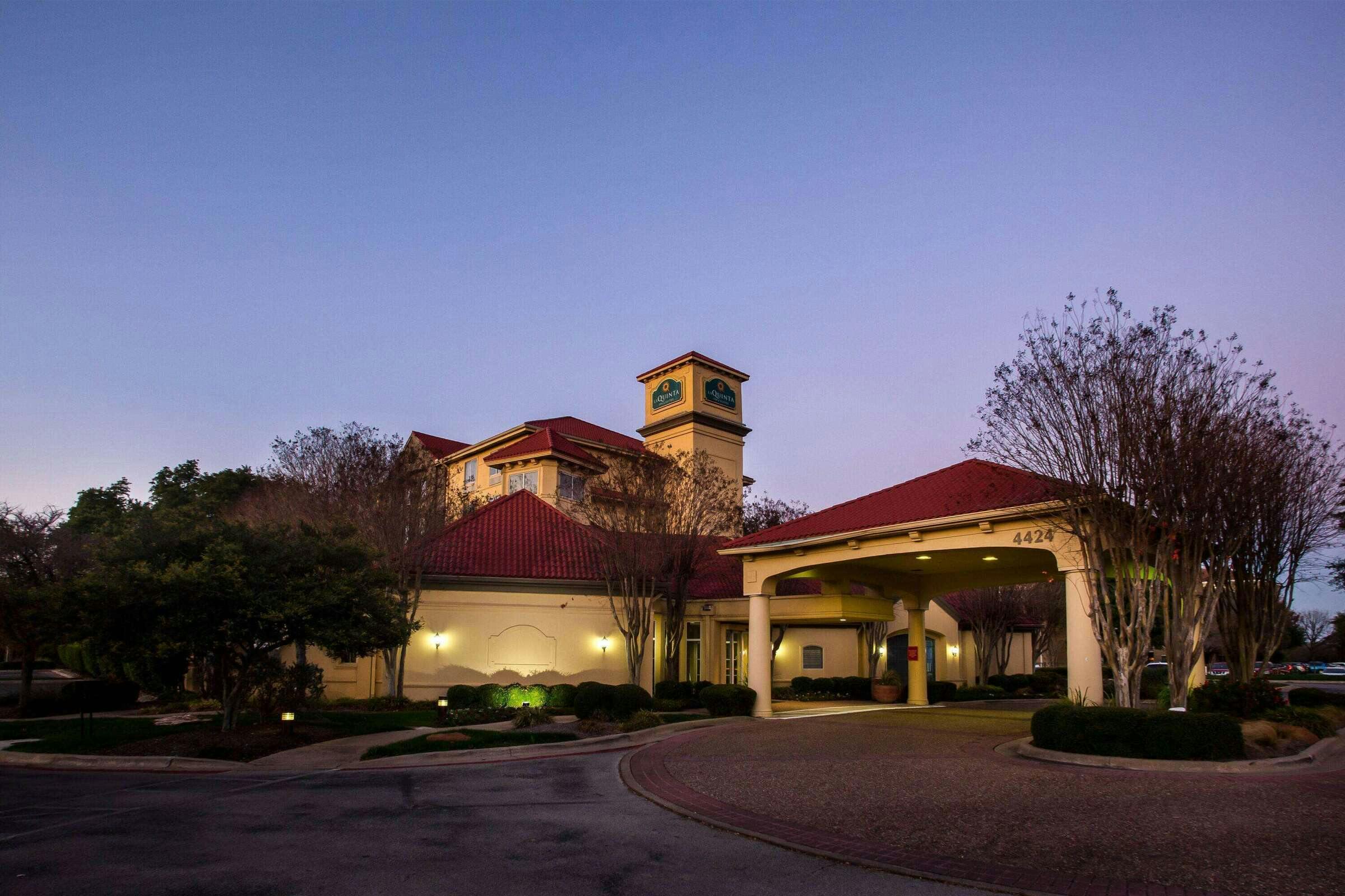 Hotel La Quinta Inn Ste Austin SW photo 1