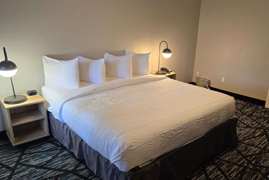 Hotel Super 8 by Wyndham Traverse City photo 1