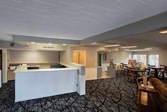 Hotel Super 8 by Wyndham Traverse City photo 3