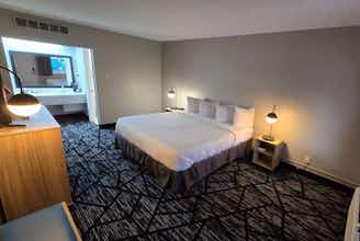 Hotel Super 8 by Wyndham Traverse City photo 2