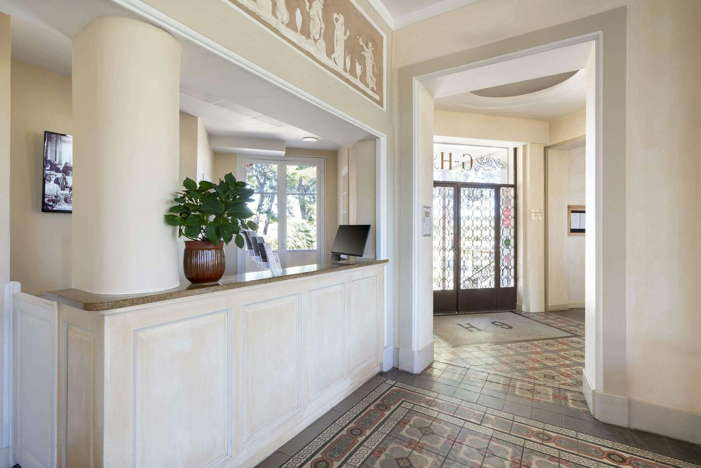 Hotel Grand Hotel Des Lecques, Bw Signature Collection photo 5