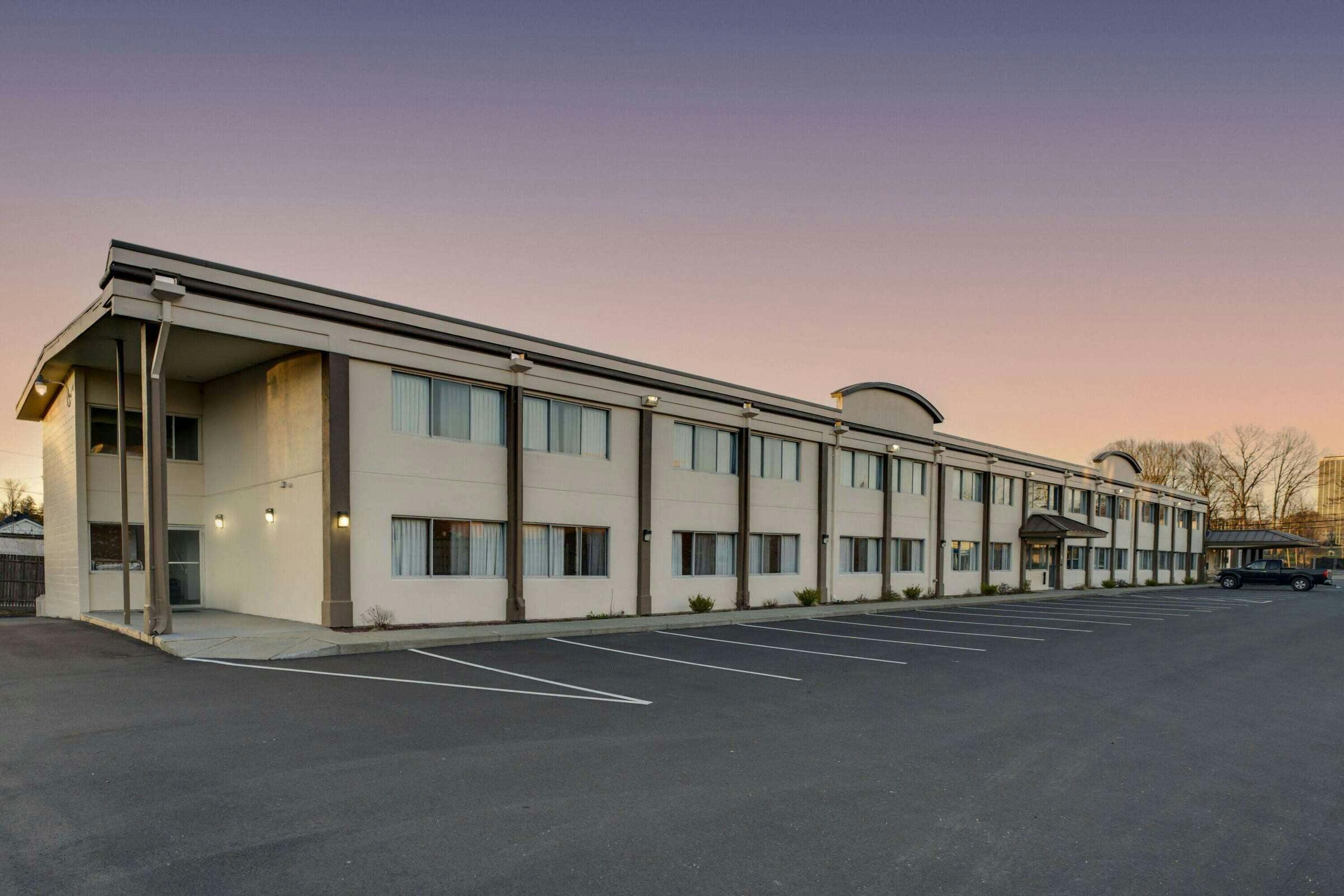 Hotel Days Inn by Wyndham Albany SUNY photo 3