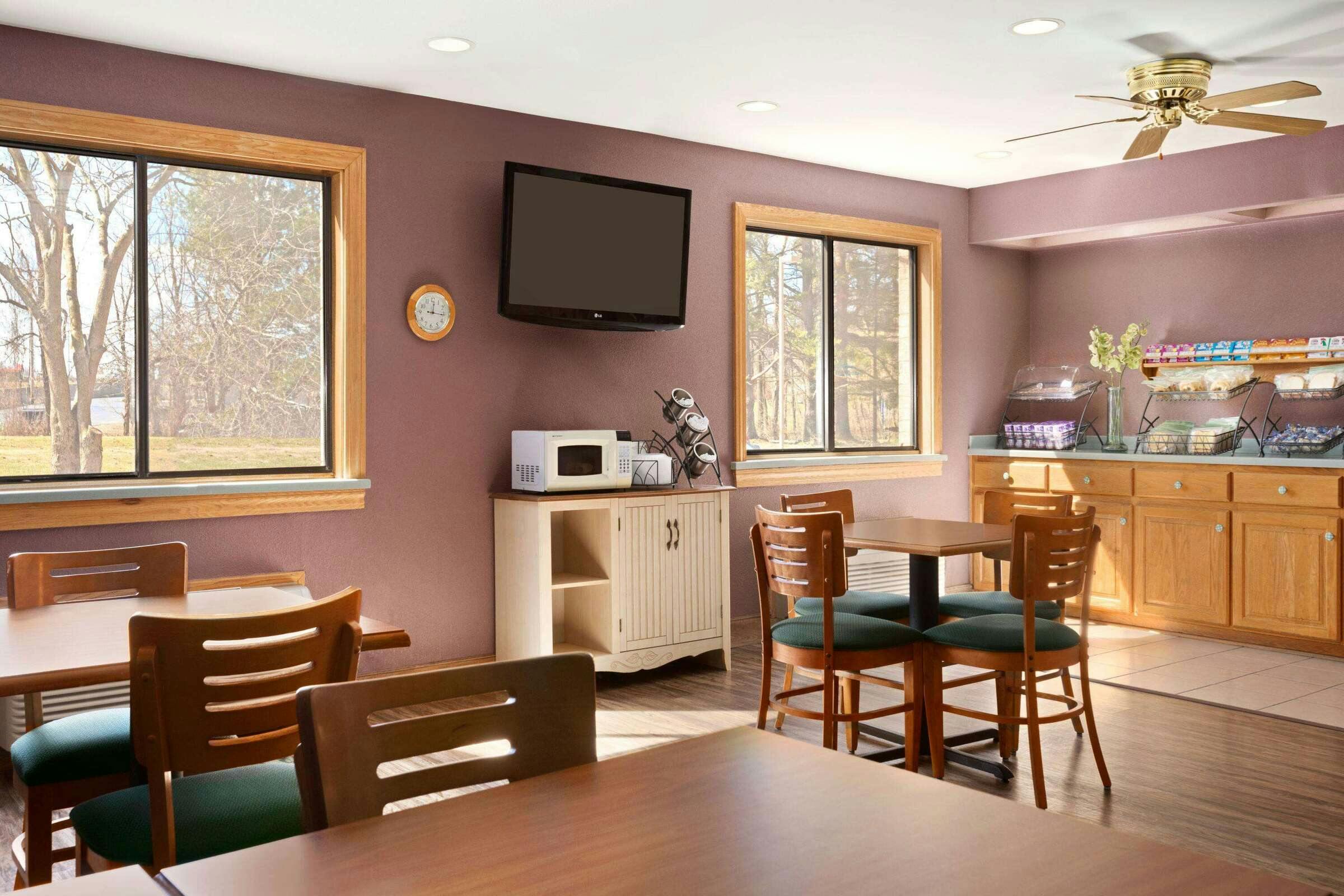 Hotel Baymont Inn and Suites Logan photo 5