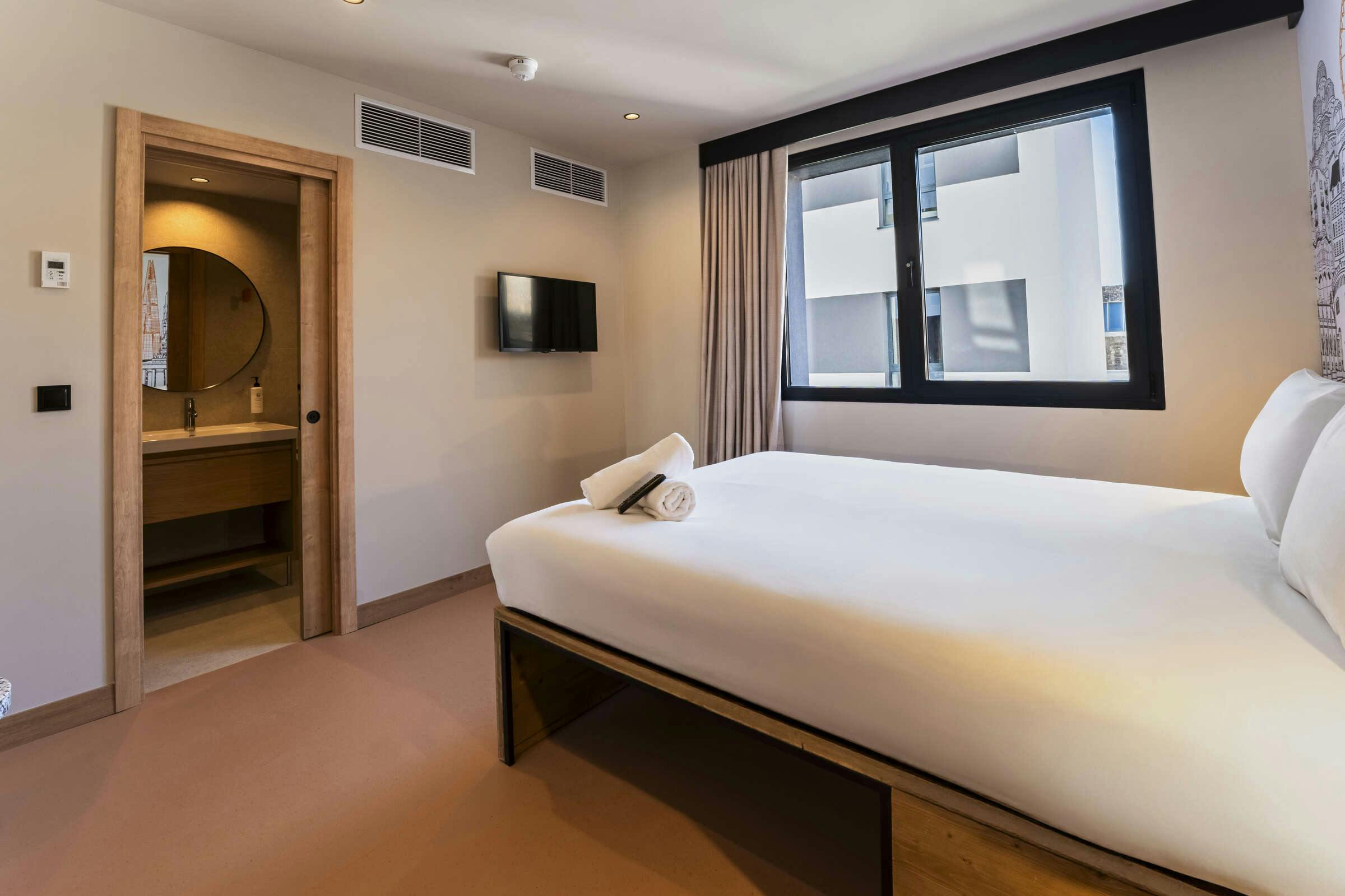 Hotel easyHotel Madrid Alcala photo 4