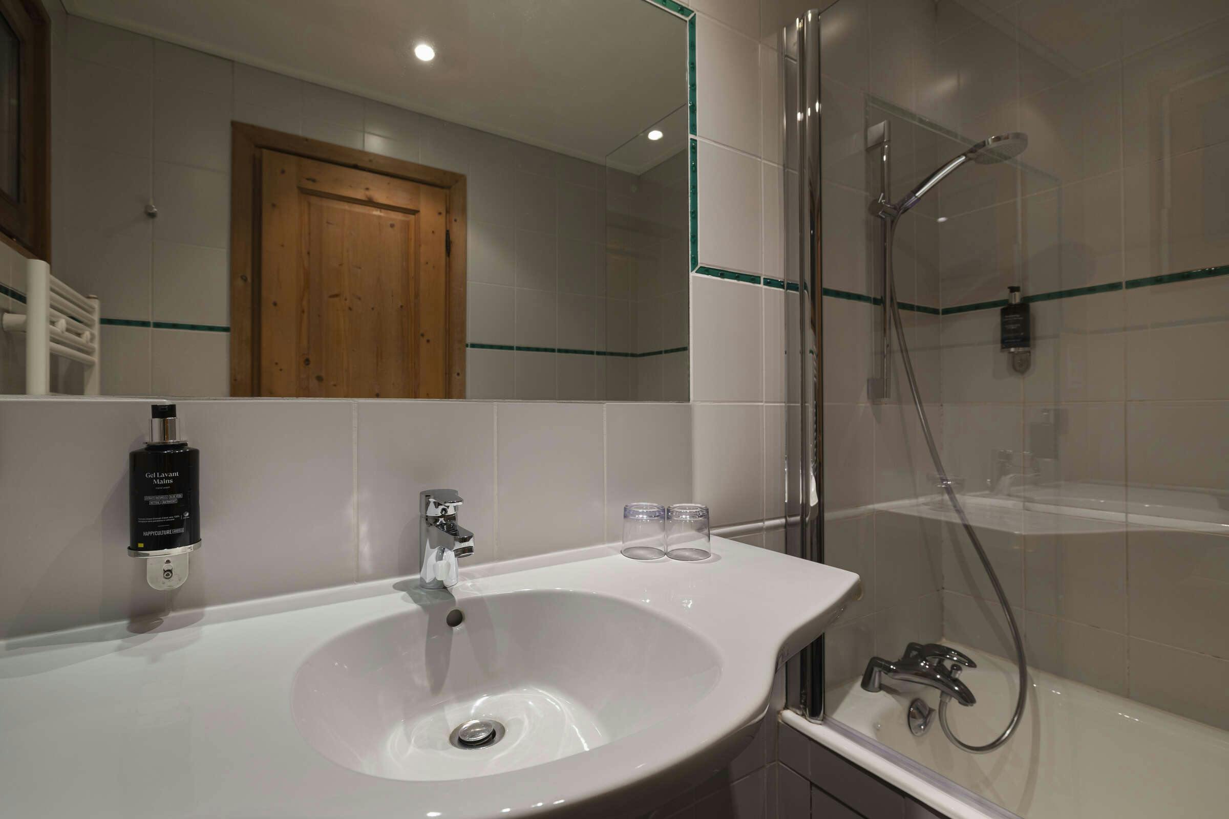 Hotel Hôtel de l'Arve by HappyCulture photo 1