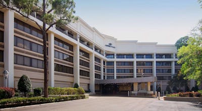 Crowne Plaza Executive Center Baton Rouge by IHG