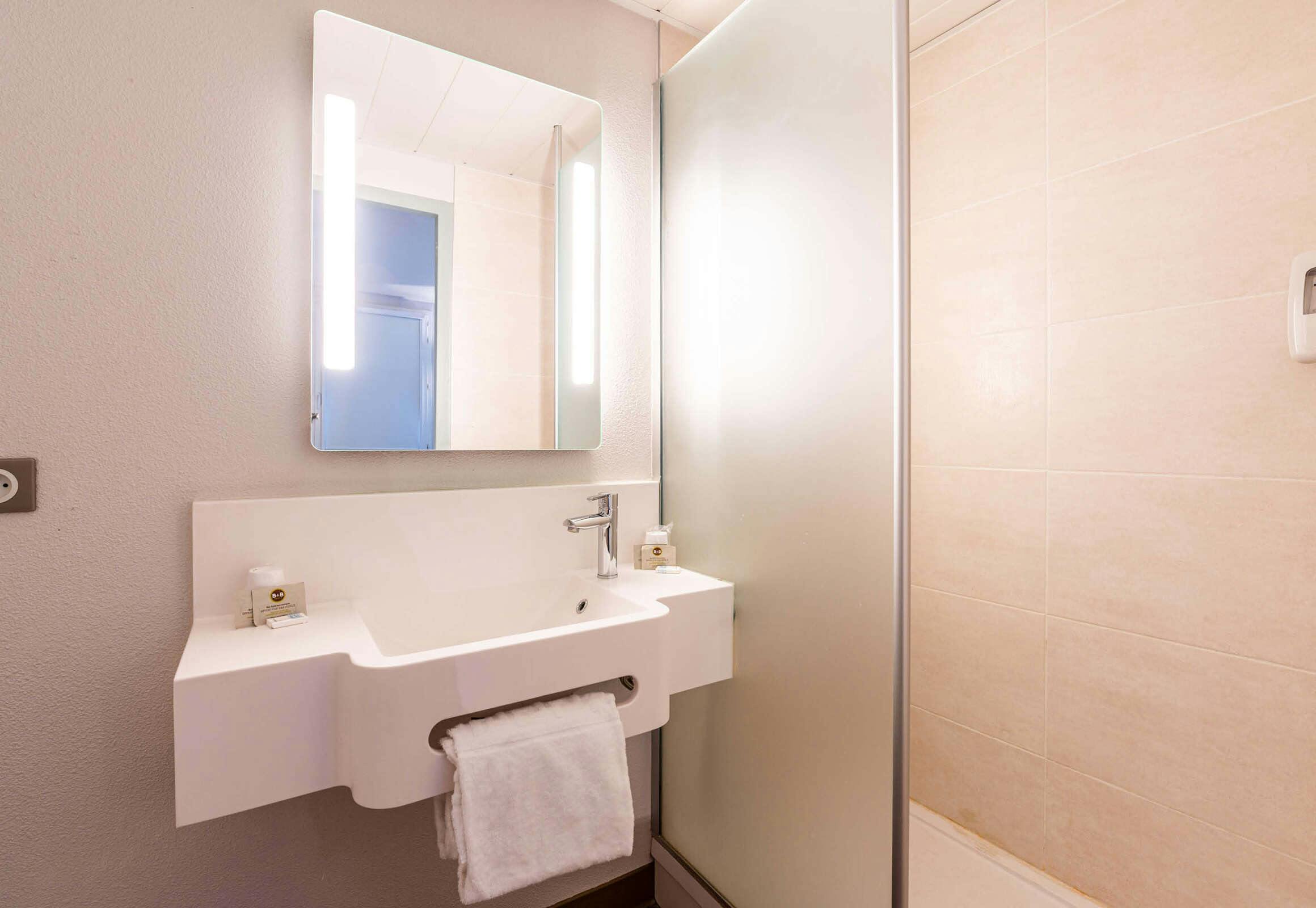 Hotel B&B Hôtel Saint Jean de Maurienne photo 3