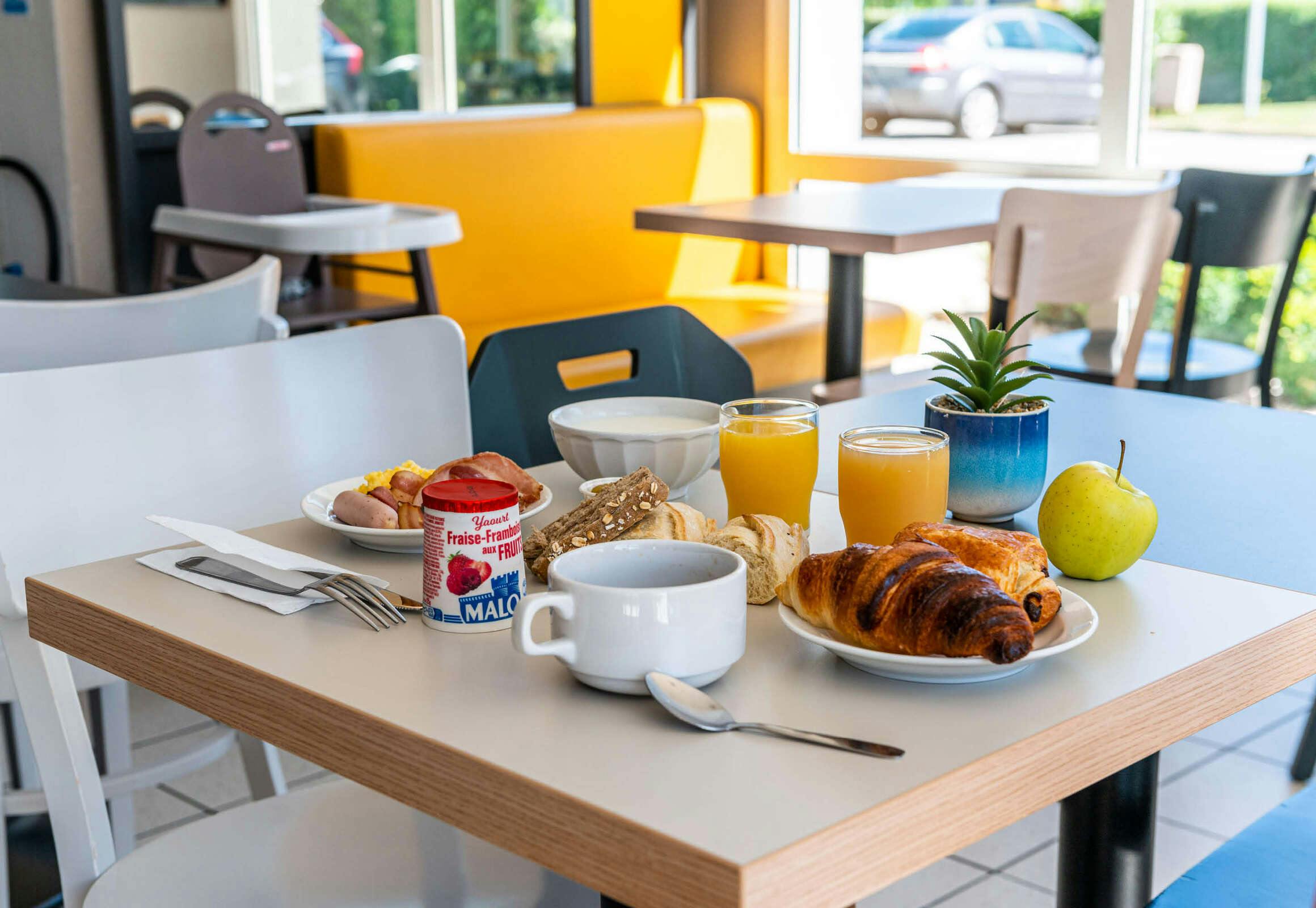 Hotel B&B Hôtel Saint Jean de Maurienne photo 5