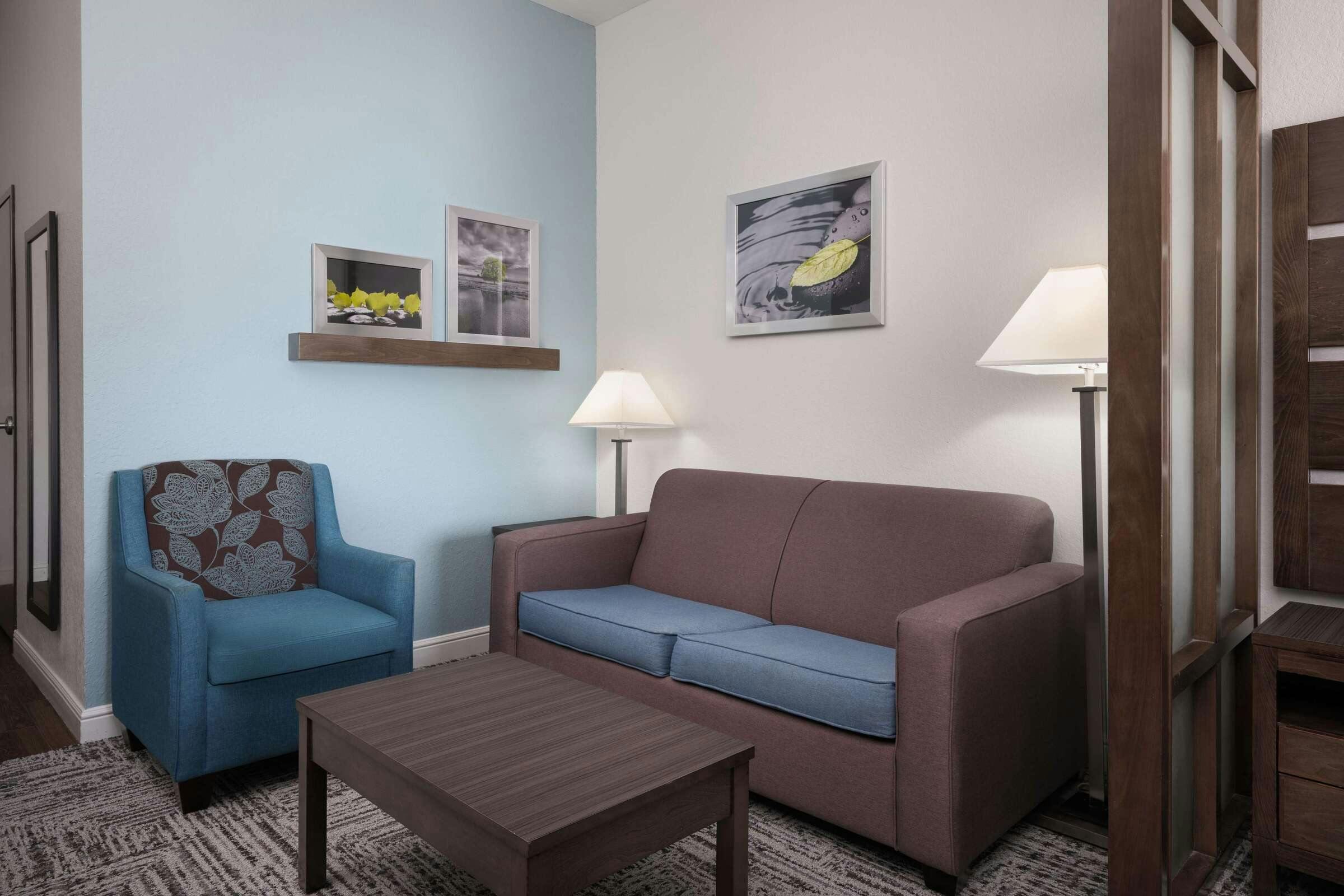 Hotel Best Western Plus College Station Inn & Suites photo 1