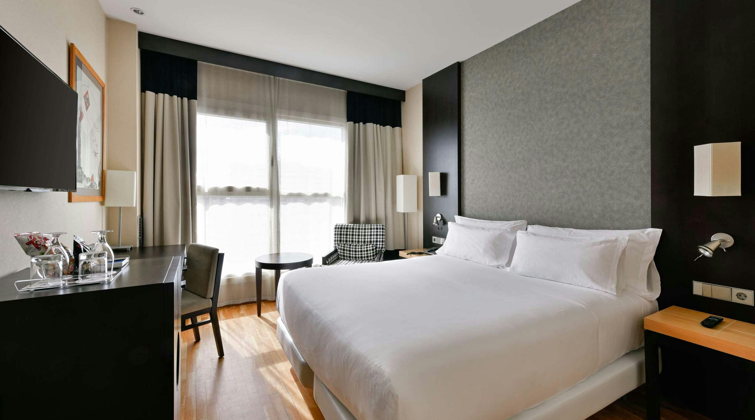 Hotel NH Valencia Center photo 2