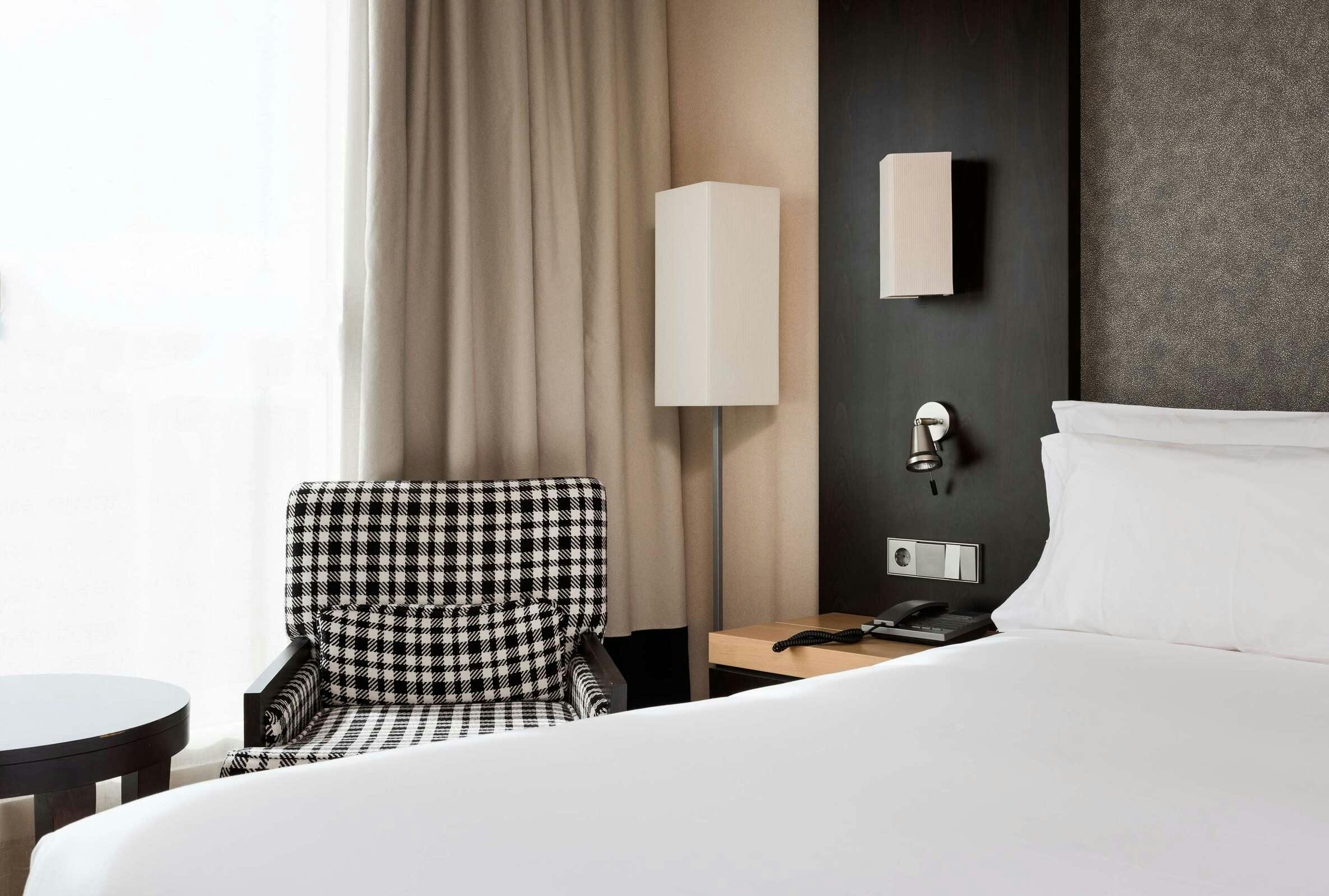 Hotel NH Valencia Center photo 3