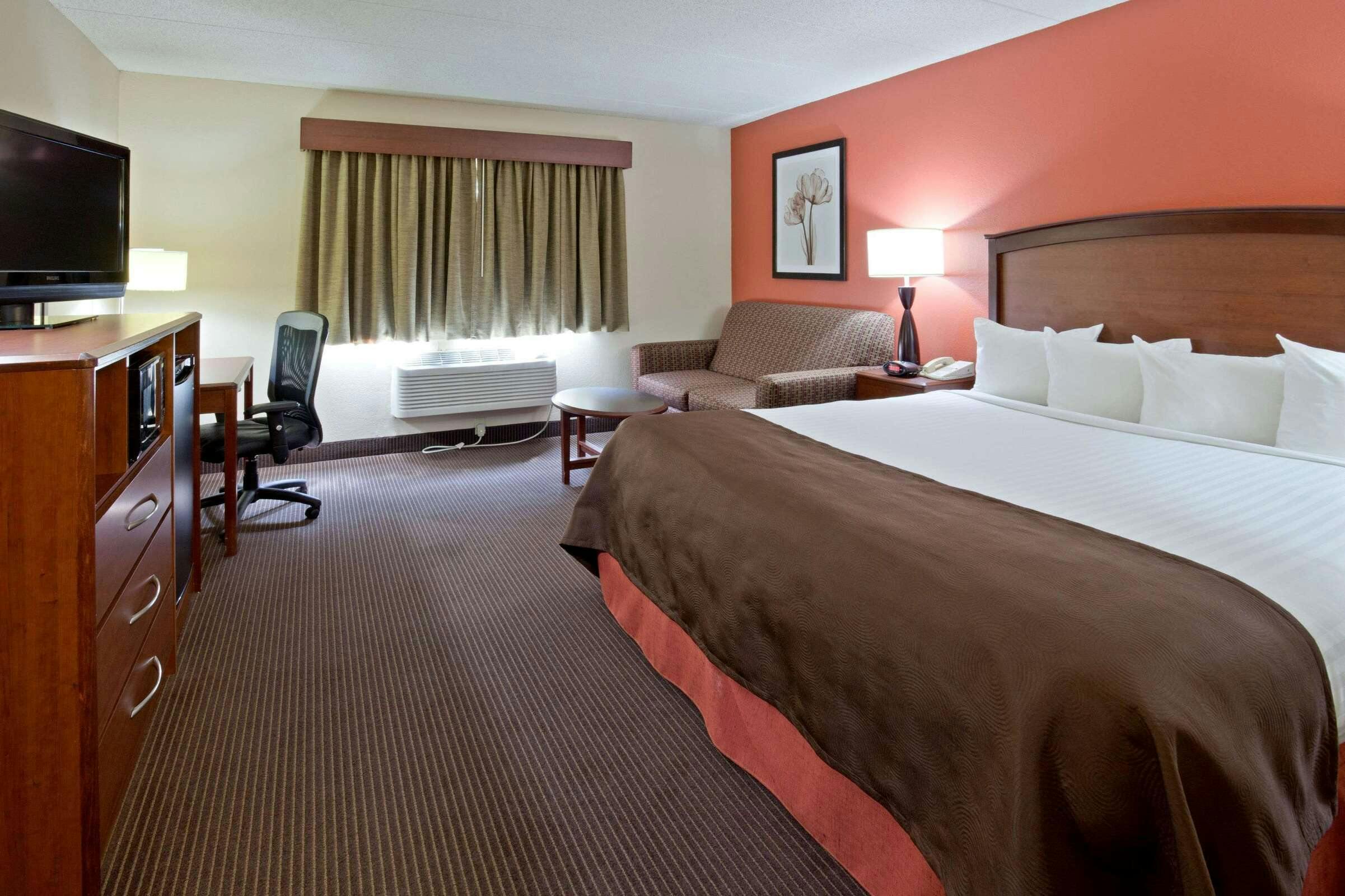 Hotel AmericInn by Wyndham Albert Lea photo 1