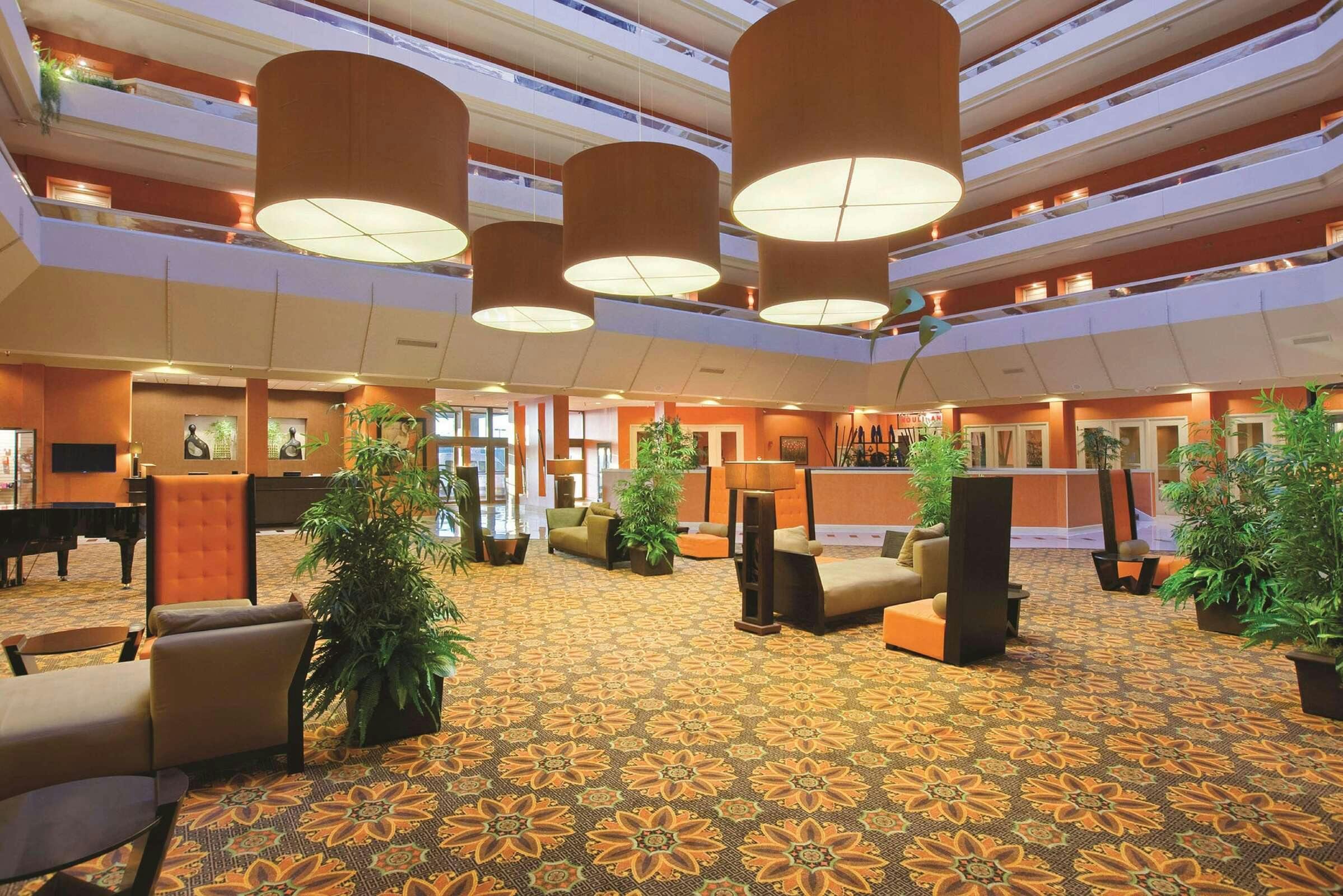 Hotel DoubleTree by Hilton Springfield photo 2