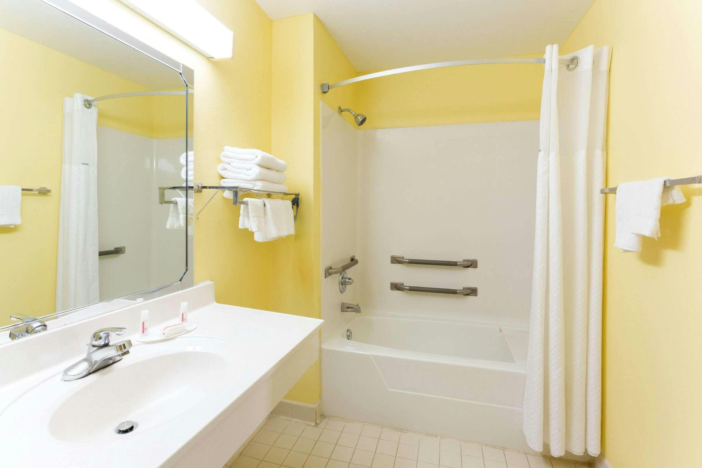 Hotel Days Inn Lamont/Monticello photo 3