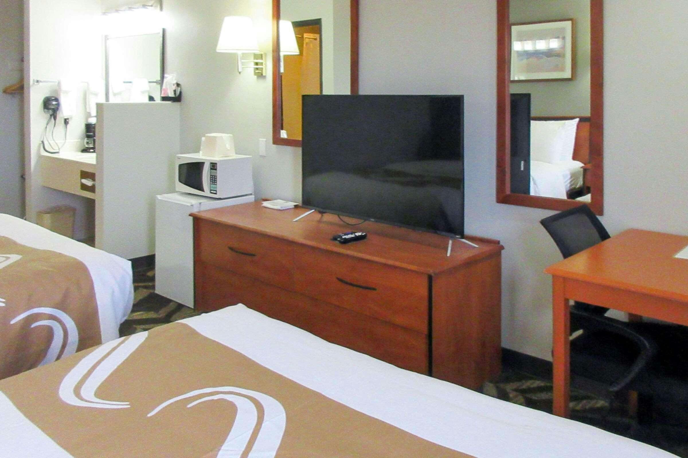 Hotel Quality Inn & Suites Salina National Forest Area photo 2