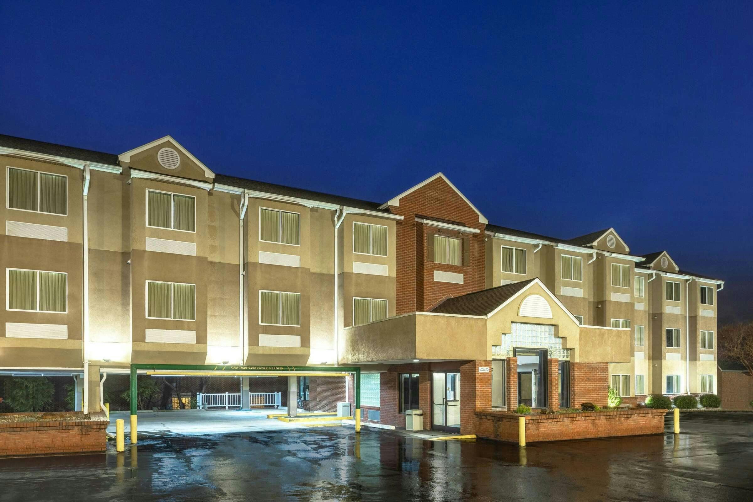 Hotel Microtel Inn & Suites by Wyndham Cornelius/Lake Norman photo 3