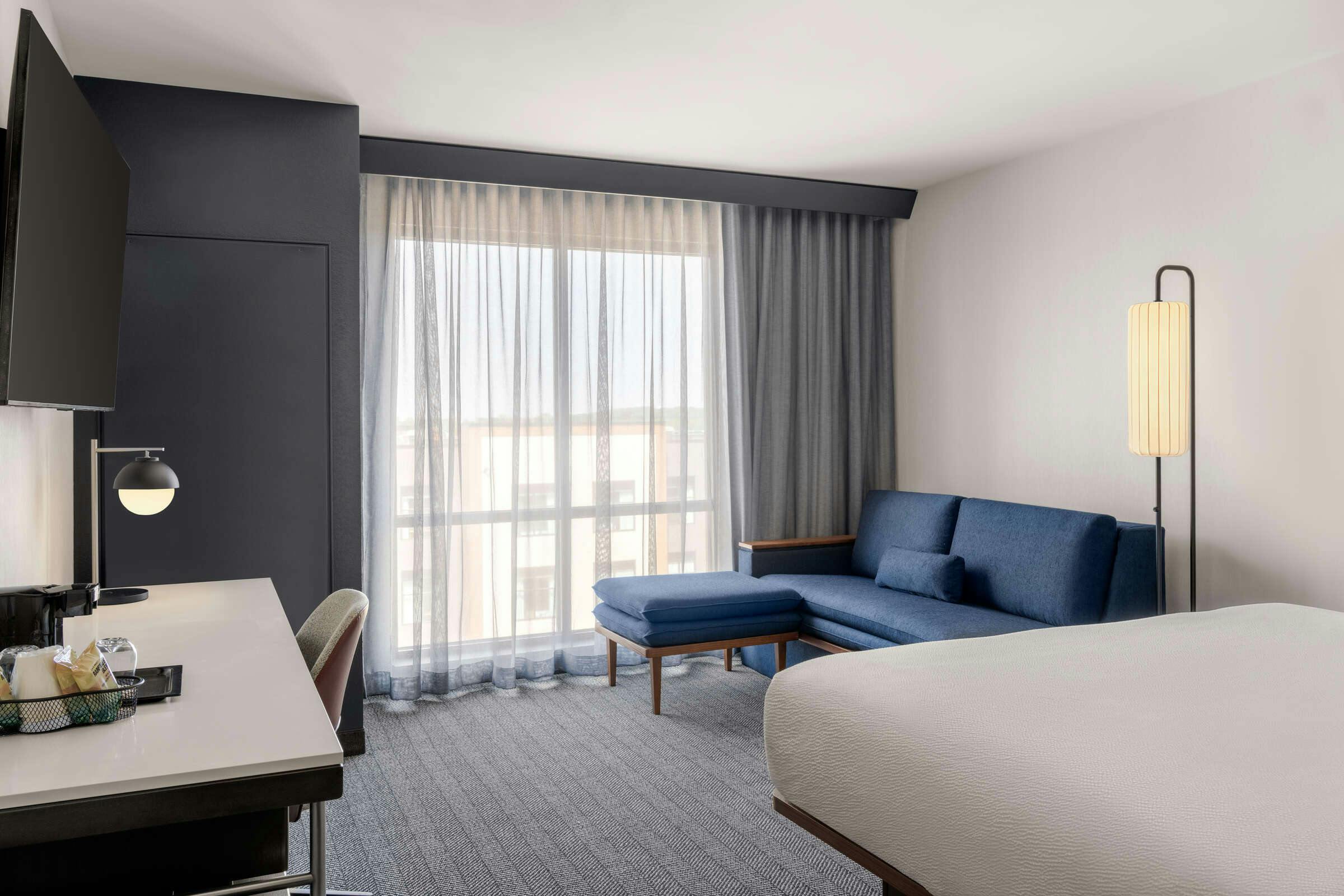 Hotel Courtyard Milwaukee Brookfield at Poplar Creek photo 1