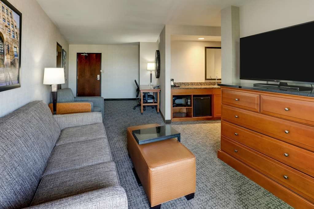 Hotel Drury Inn and Suites Phoenix Airport photo 3