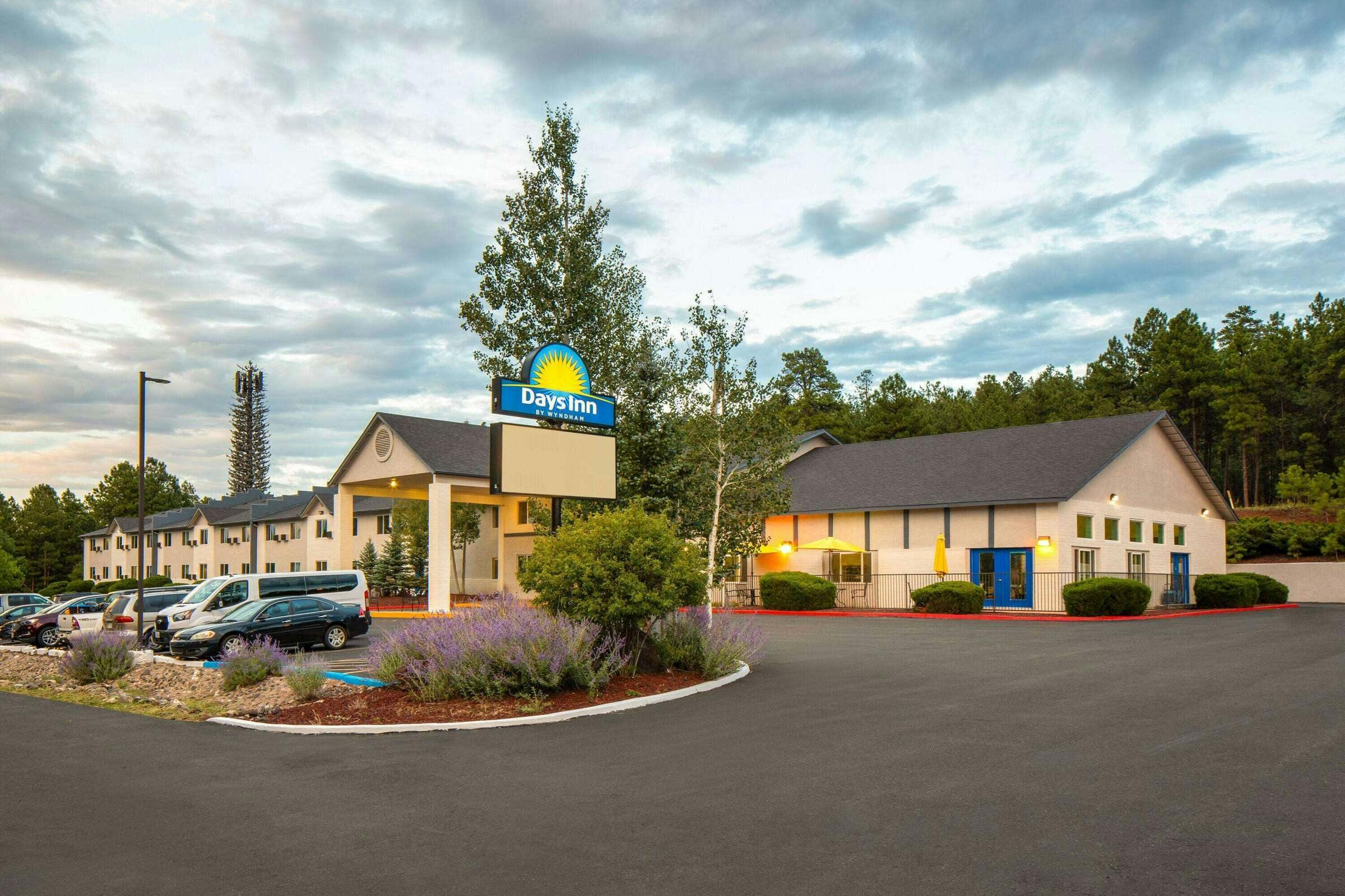 Hotel Days Inn by Wyndham Williams photo 1