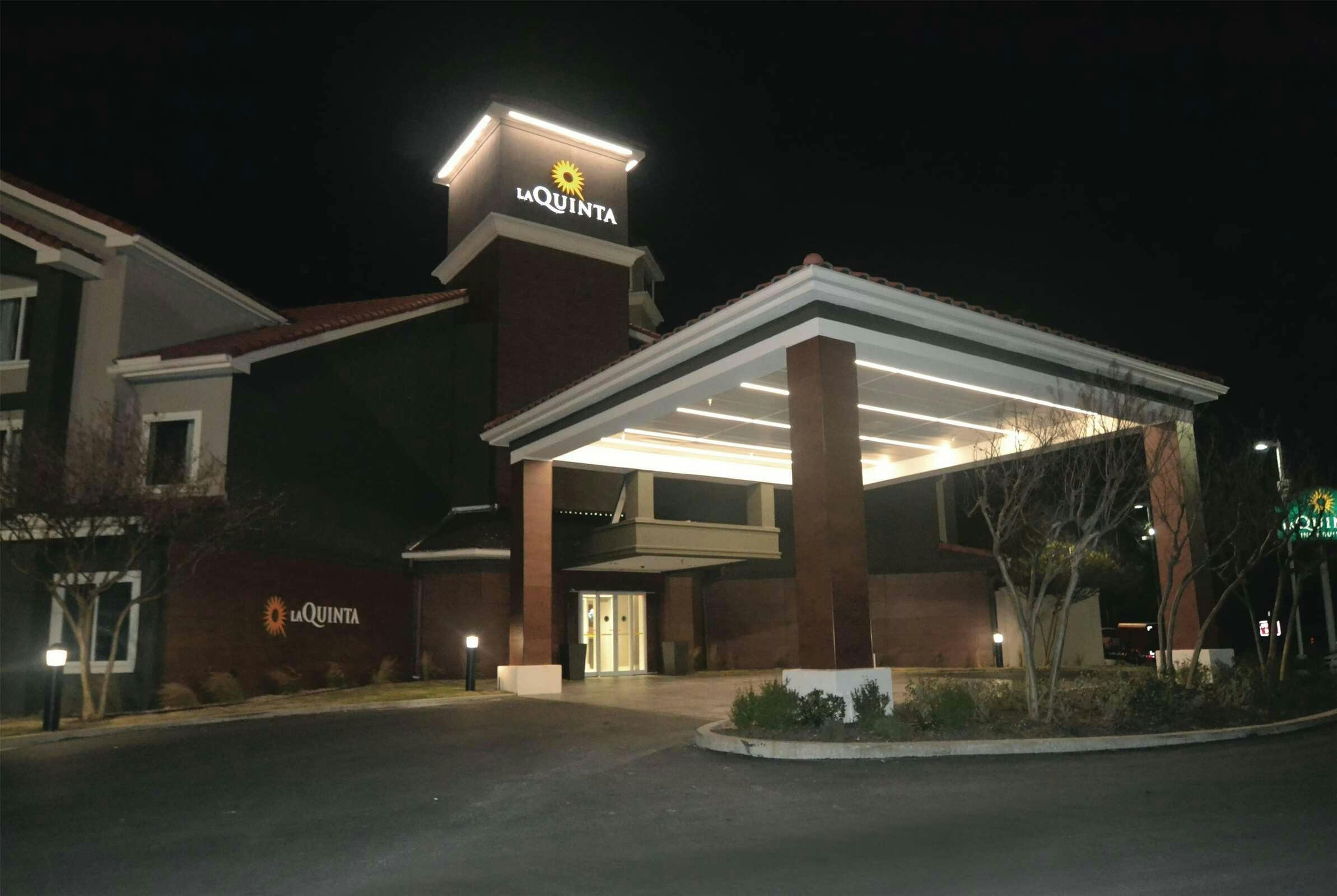 Hotel La Quinta Inn & Suites by Wyndham Austin Airport photo 1