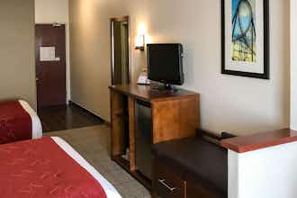 Hotel Comfort Suites Near Six Flags Magic Mountain photo 3