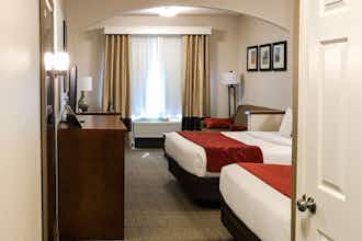 Hotel Comfort Suites Near Six Flags Magic Mountain photo 1