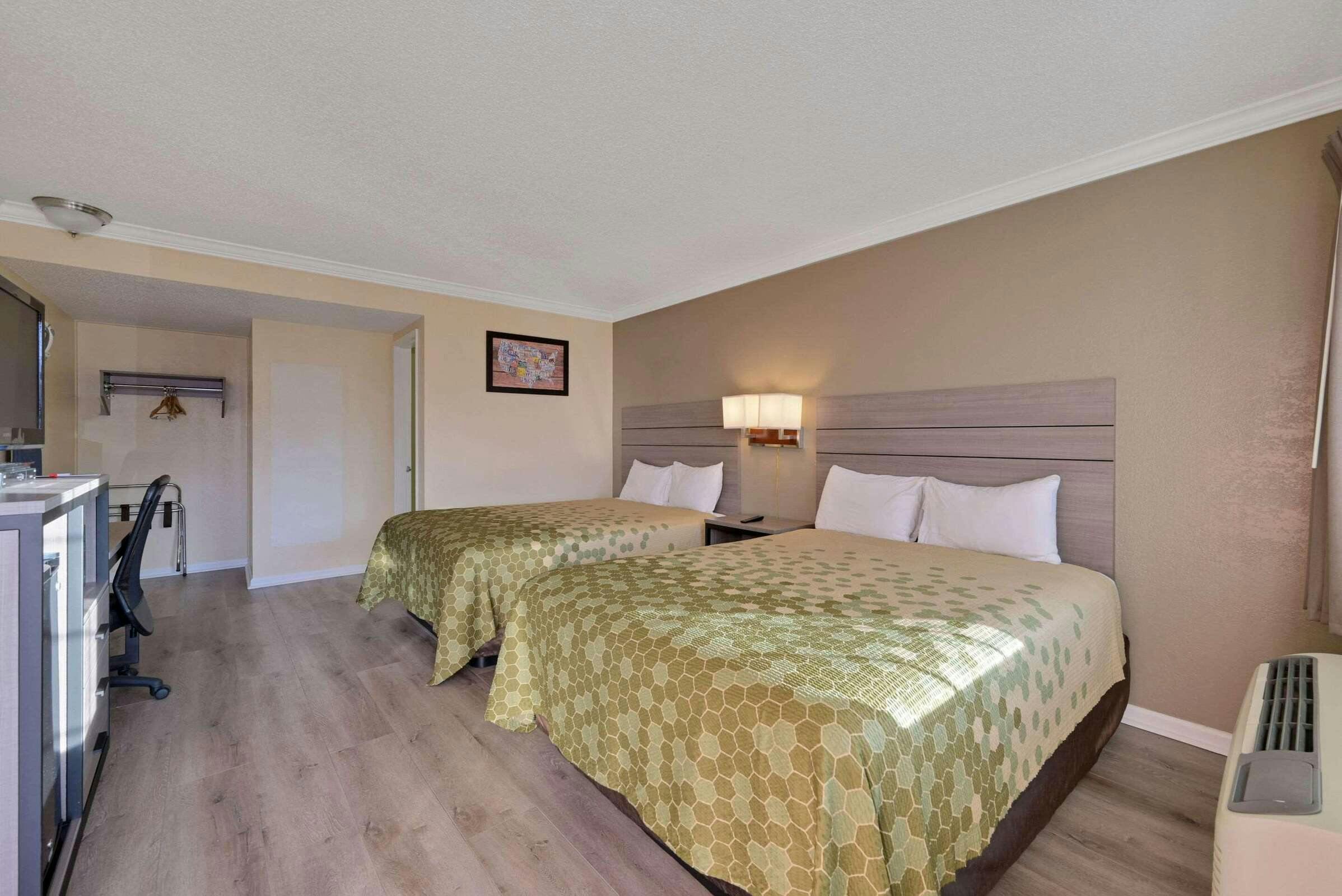 Hotel Econo Lodge Woodland near I-5 photo 1