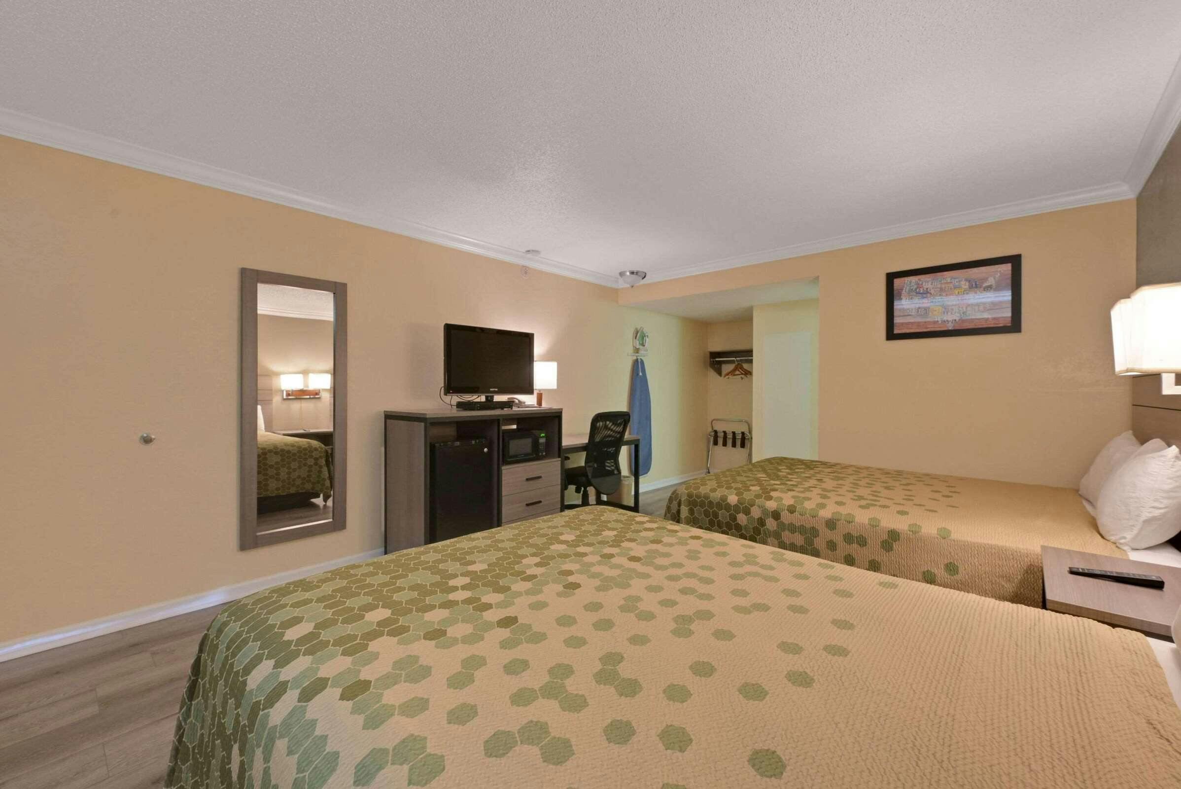 Hotel Econo Lodge Woodland near I-5 photo 3